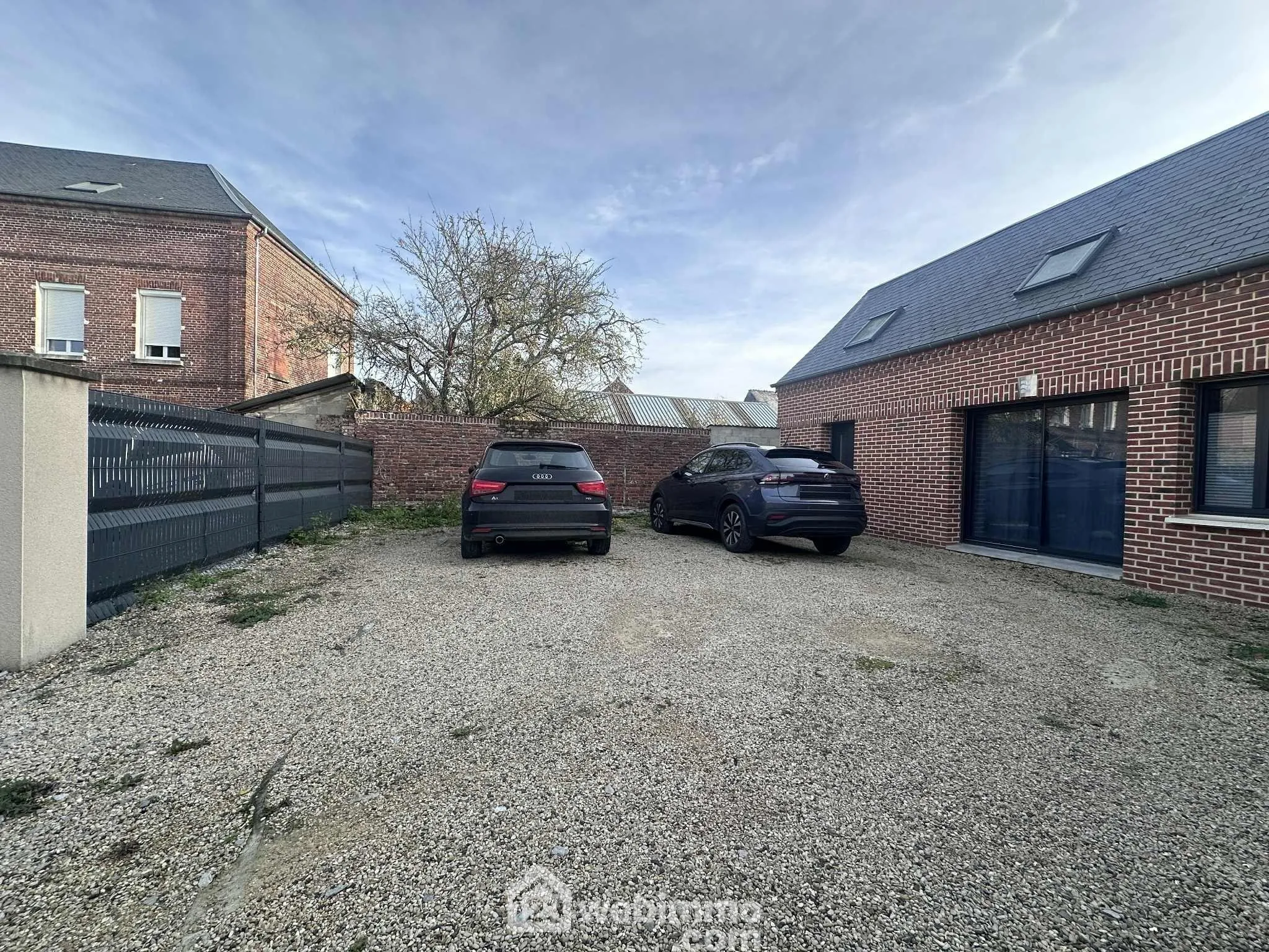 Maison rénovée de 98 m² à Crécy-sur-Serre avec jardin et stationnement 