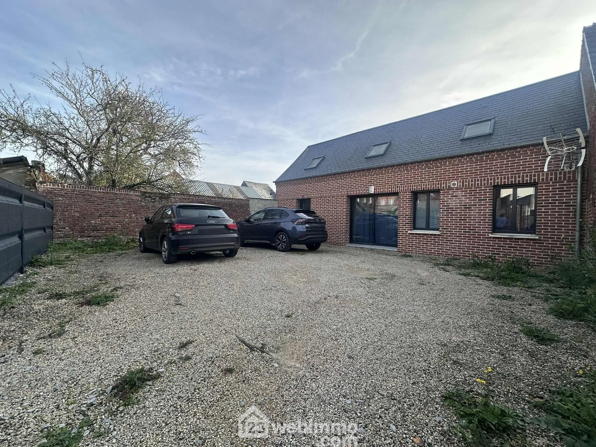 Maison rénovée de 98 m² à Crécy-sur-Serre avec jardin et stationnement 