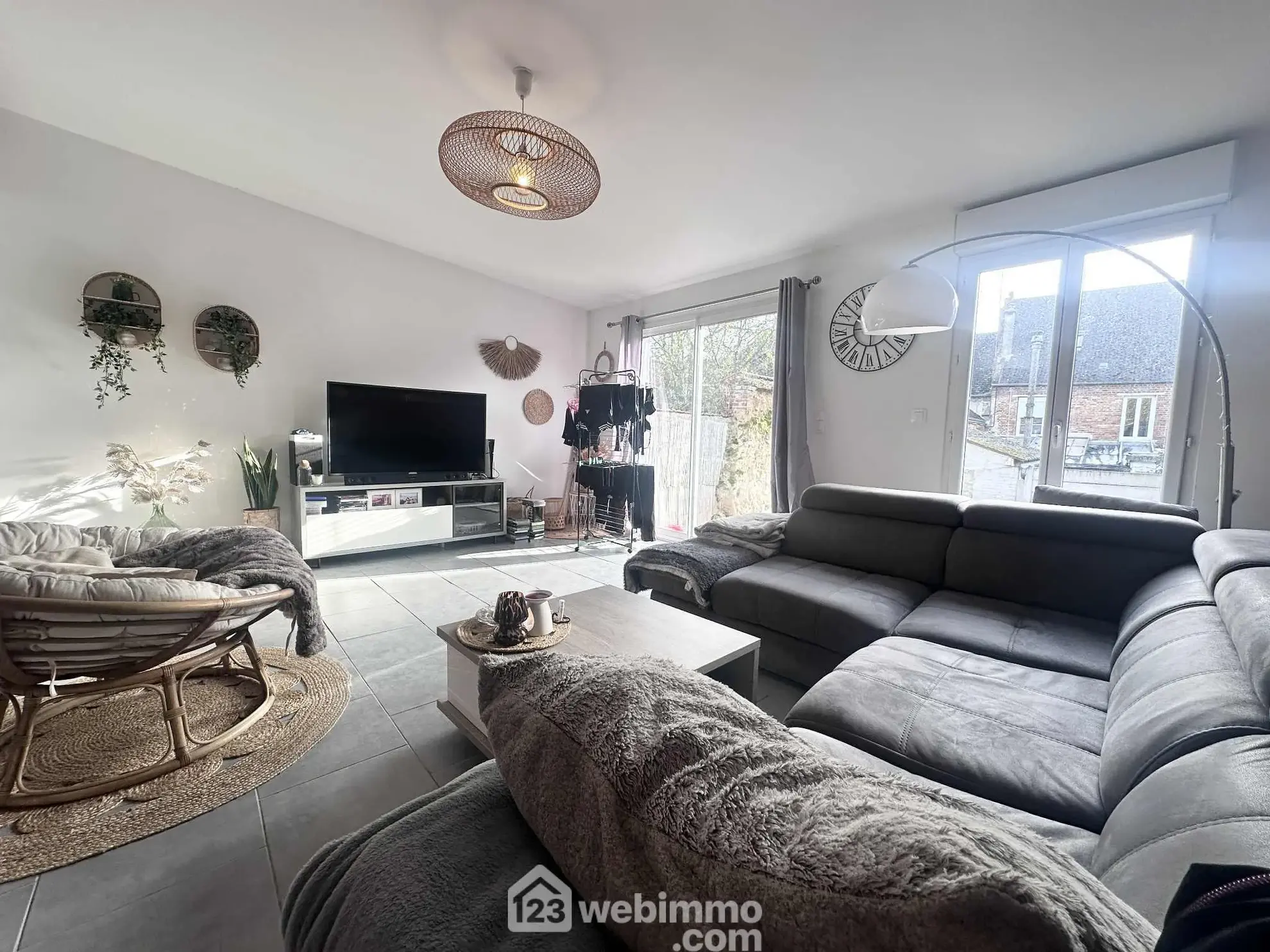 Maison en briques rénovée de 98 m² à Crécy-sur-Serre, secteur calme avec jardin et stationnement 