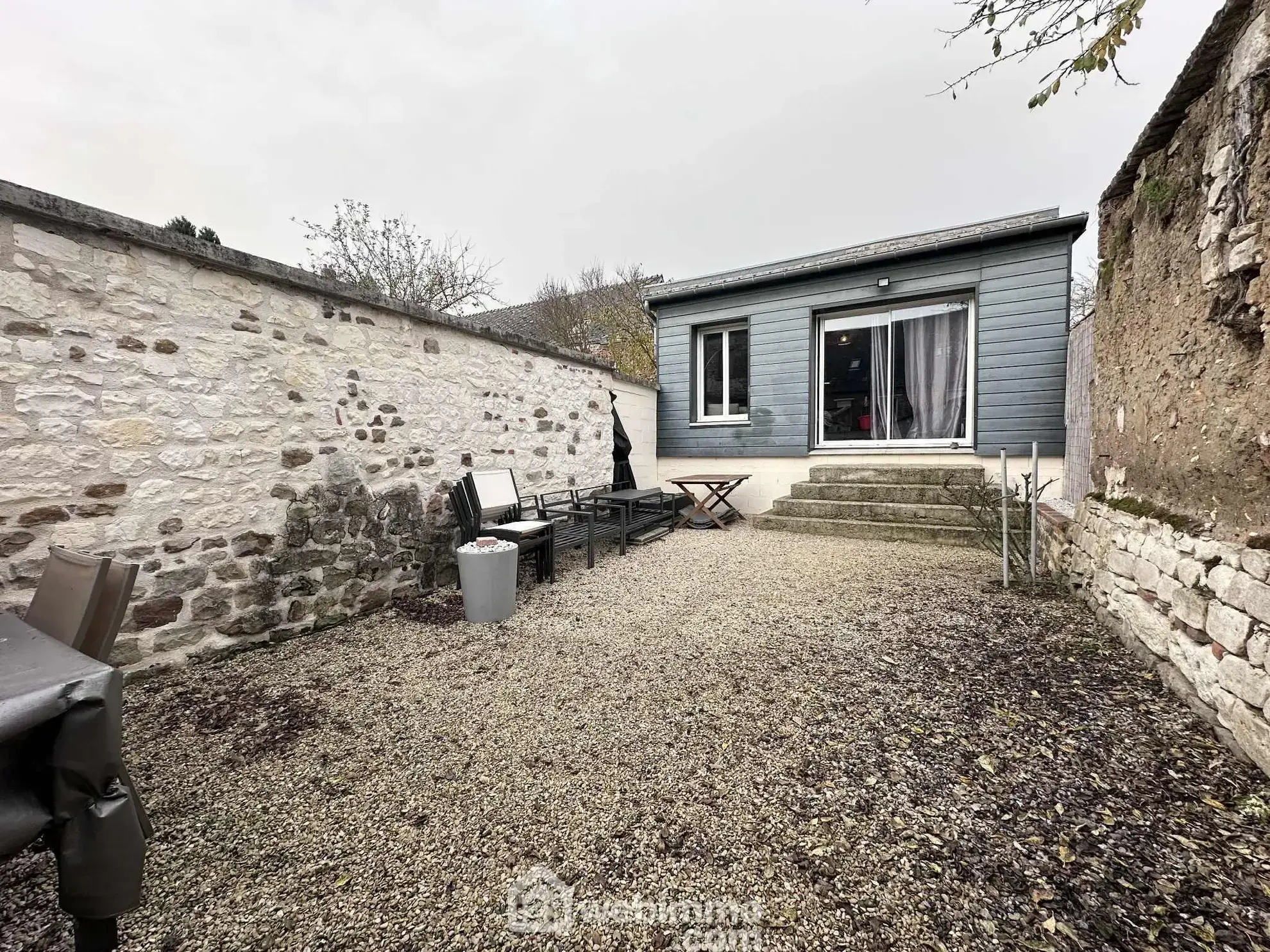 Maison en briques rénovée de 98 m² à Crécy-sur-Serre, secteur calme avec jardin et stationnement 