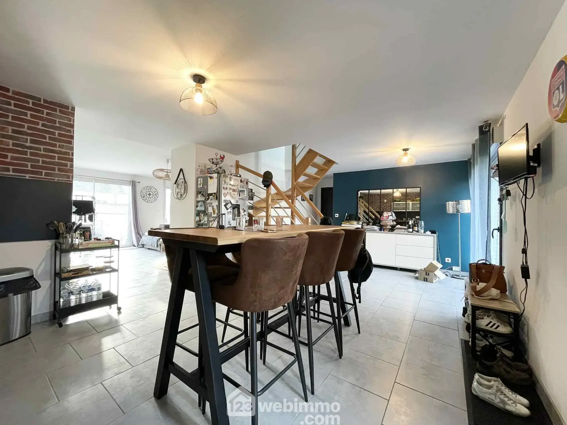 Maison en briques rénovée de 98 m² à Crécy-sur-Serre, secteur calme avec jardin et stationnement 