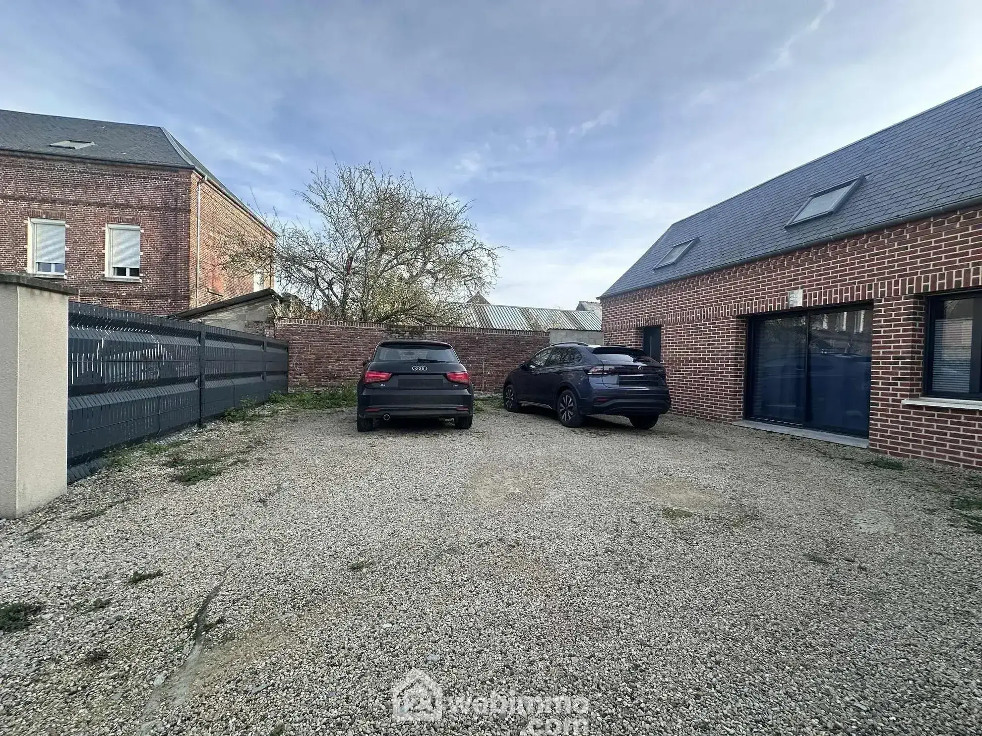 Maison en briques rénovée de 98 m² à Crécy-sur-Serre, secteur calme avec jardin et stationnement 