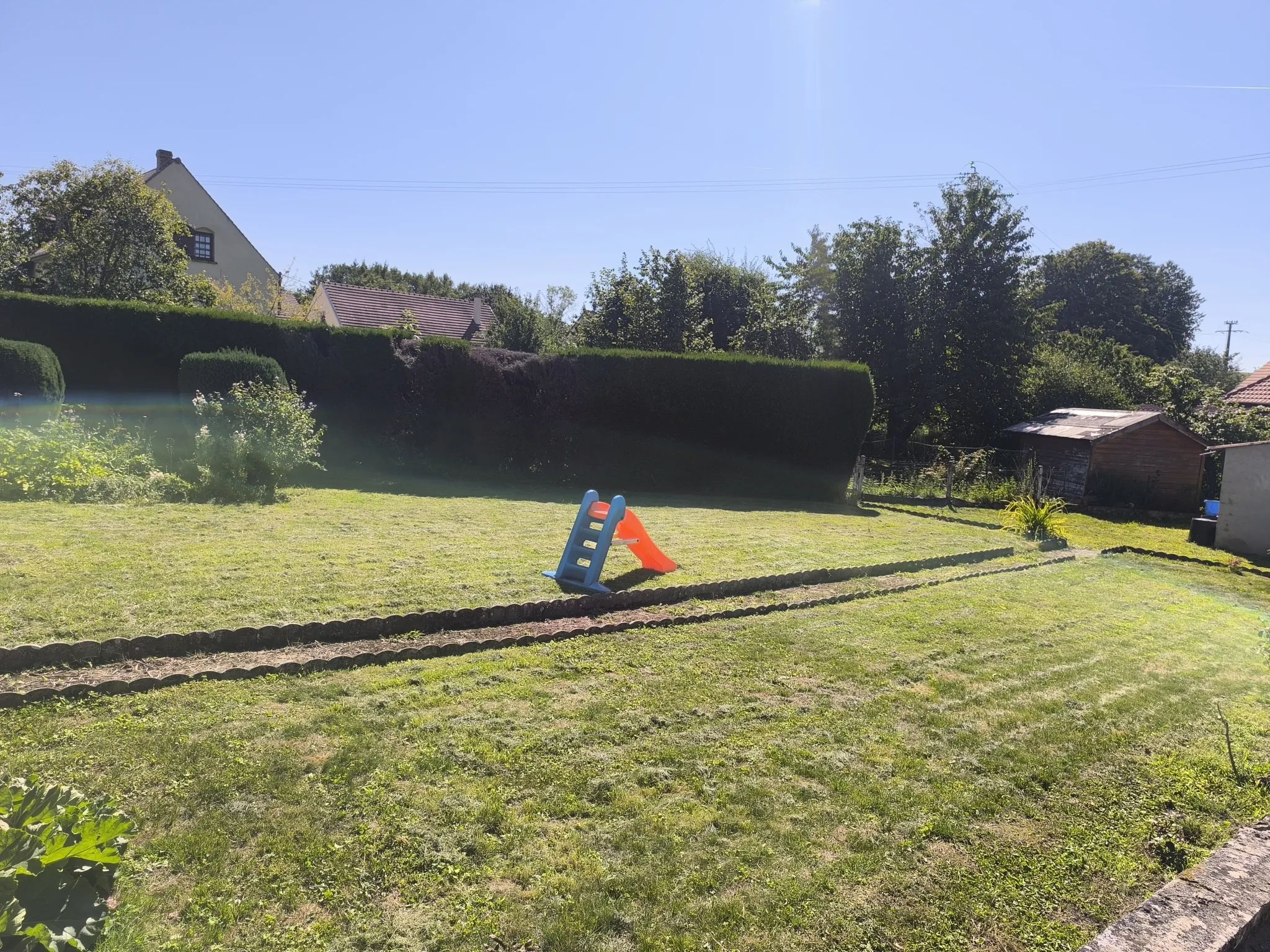 Maison 5 pièces lumineuse à Château-Thierry – 117 m² avec jardin et dépendance 