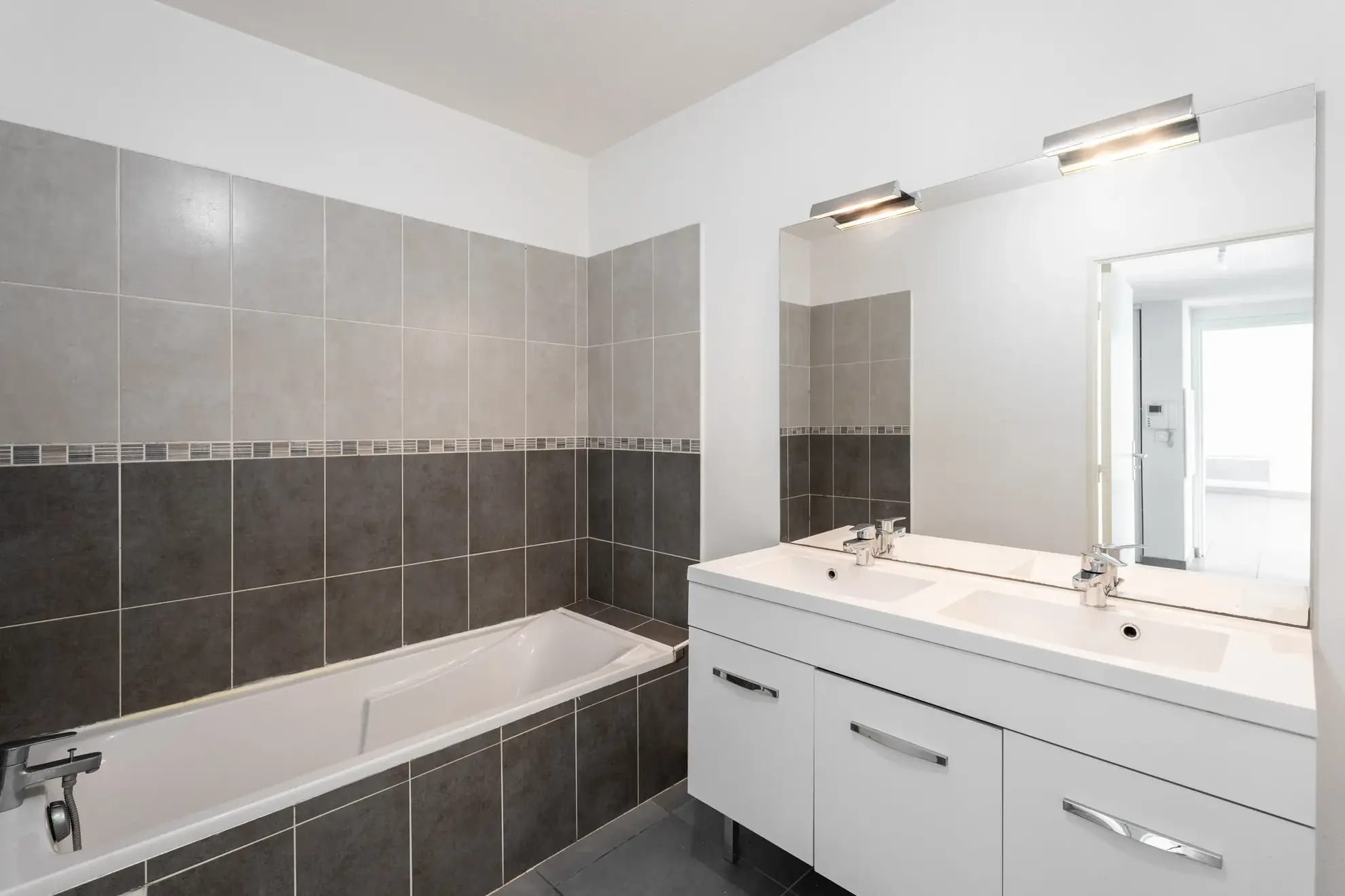 Appartement T3 lumineux avec terrasse et garage à Marseille Timone 