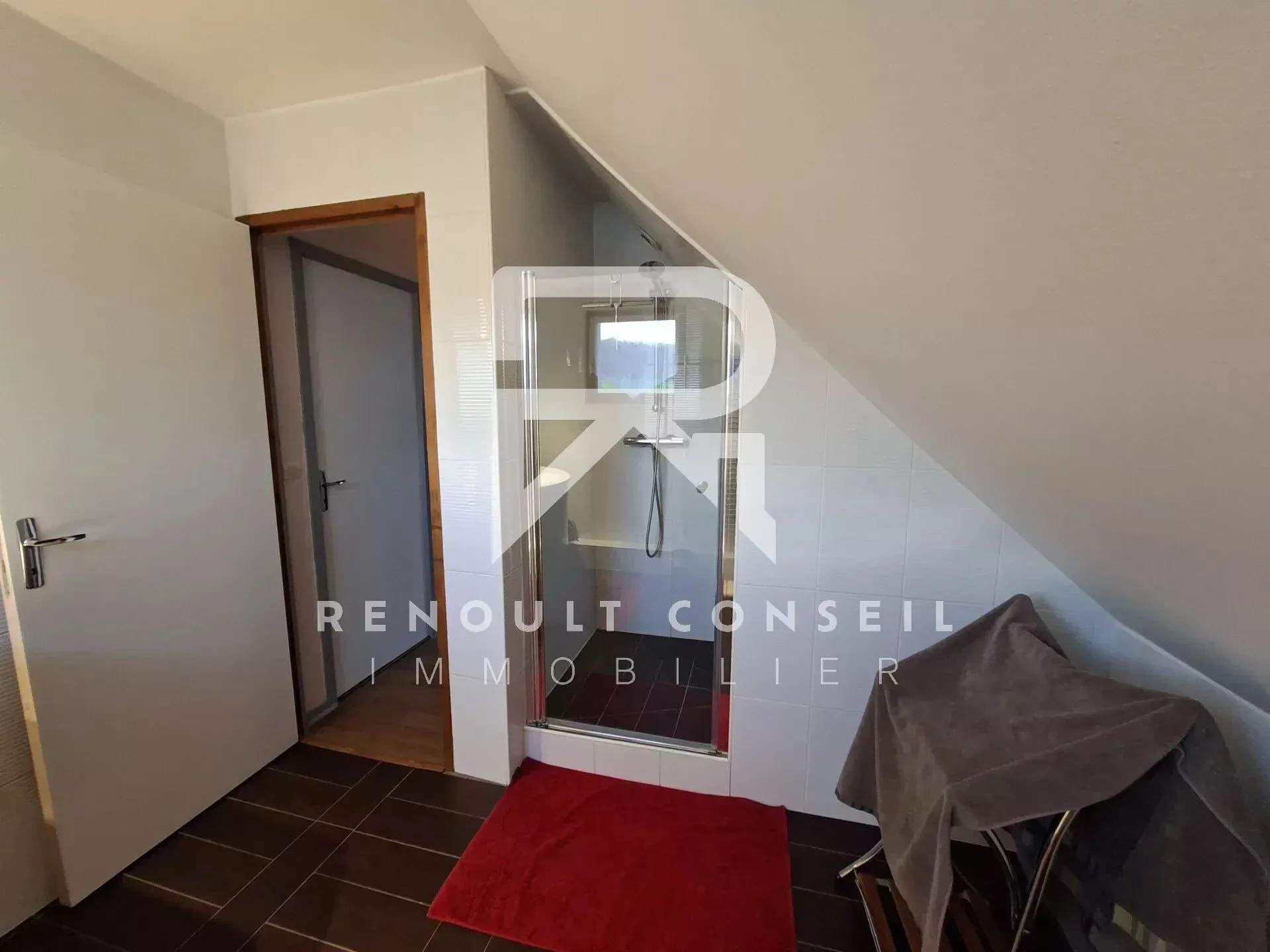 Charmant pavillon traditionnel de 151 m² à La Chapelle Longueville 