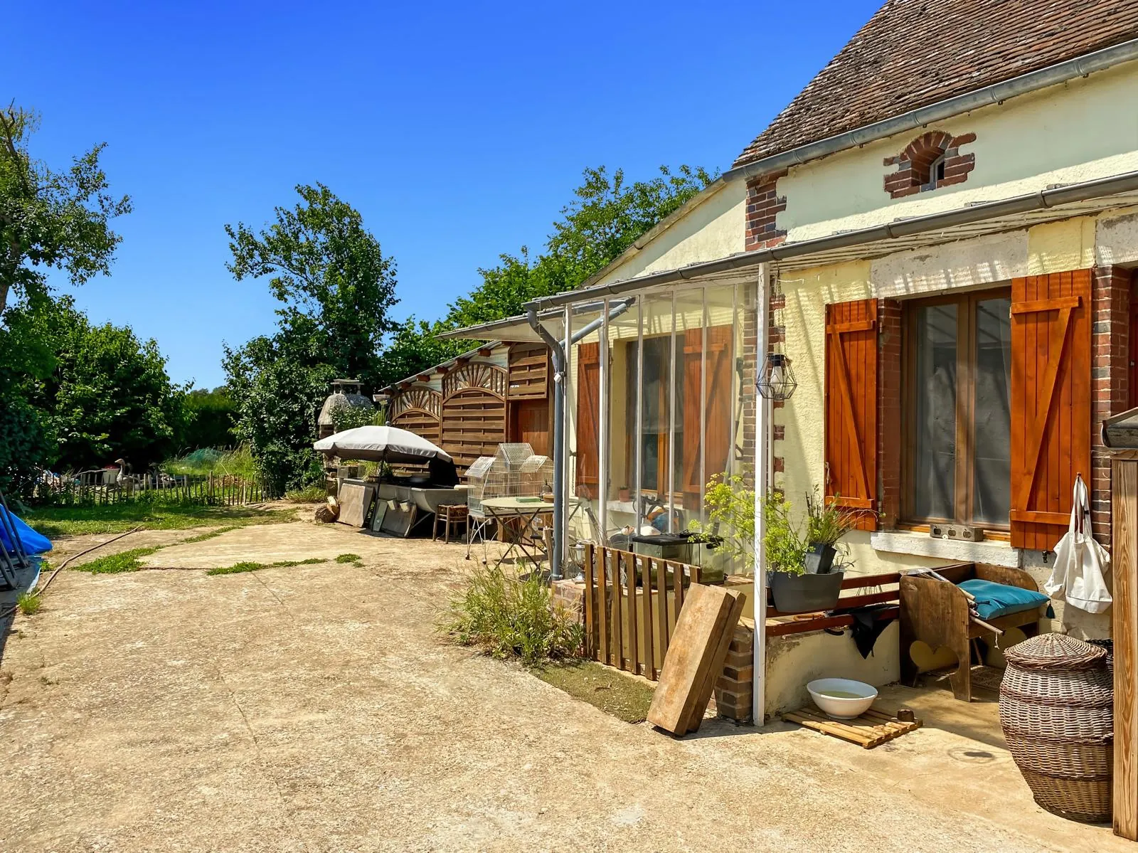 Maison individuelle à Chantecoq avec grand terrain arboré et potentiel à 15 min de Montargis 