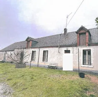 Maison à Massay de 158 m² à vendre à 24 000 € avec terrain spacieux