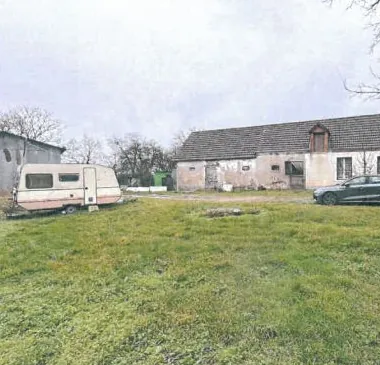 Maison à Massay de 158 m² à vendre à 24 000 € avec terrain spacieux 