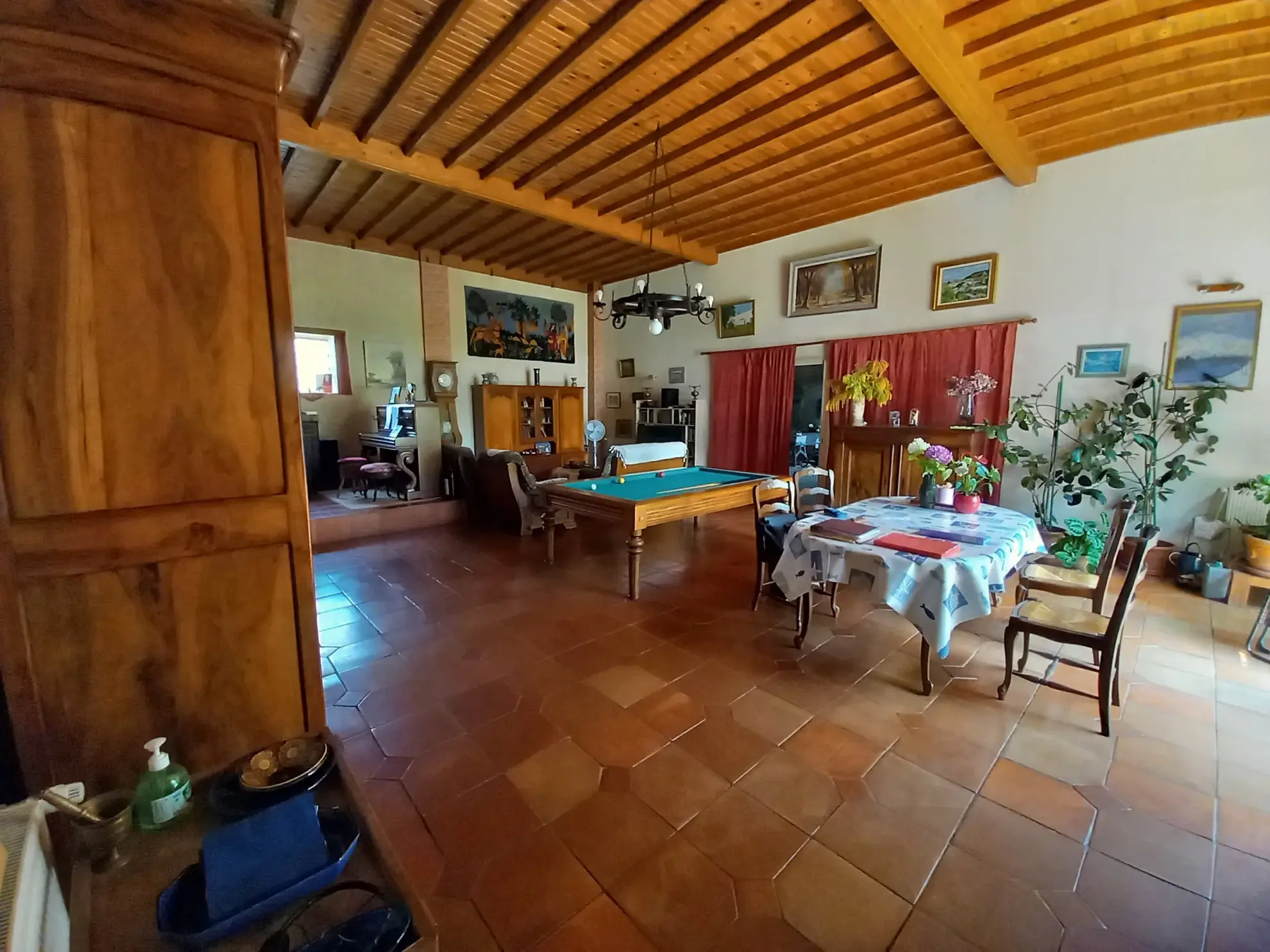 Belle maison girondine avec dépendances, 4 chambres et grand jardin à La Réole 