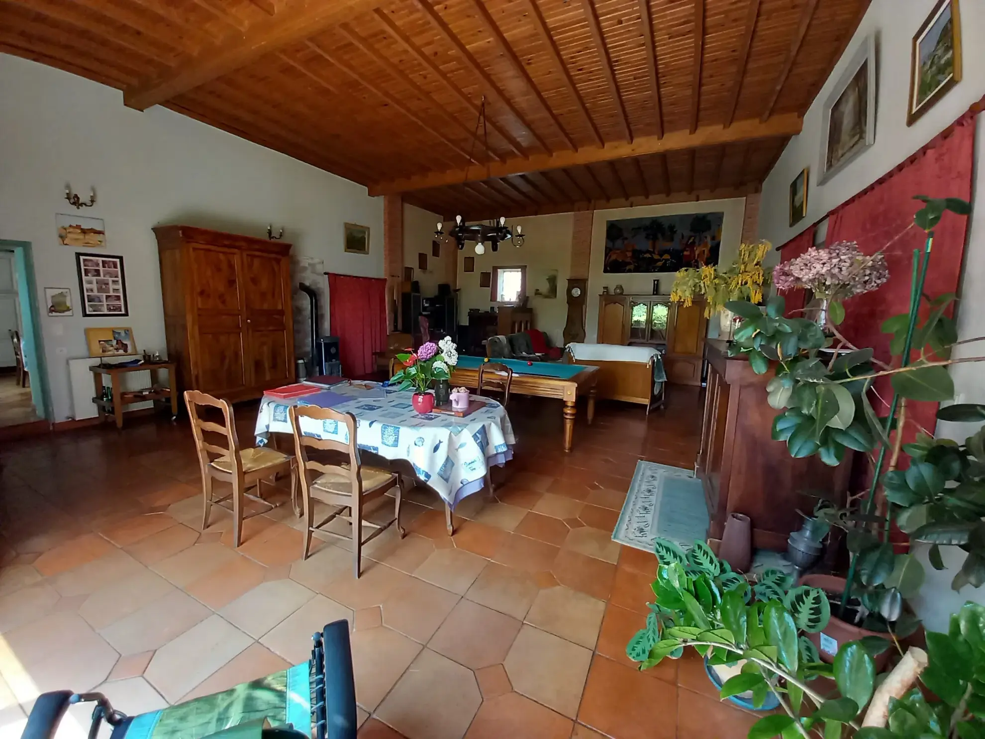 Belle maison girondine avec dépendances, 4 chambres et grand jardin à La Réole 