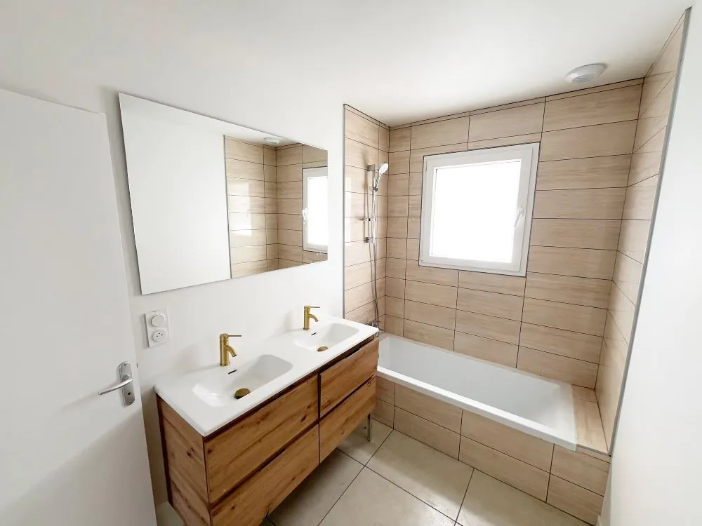 Maison neuve T4 avec jardin et garage à Saint-Beauzire 