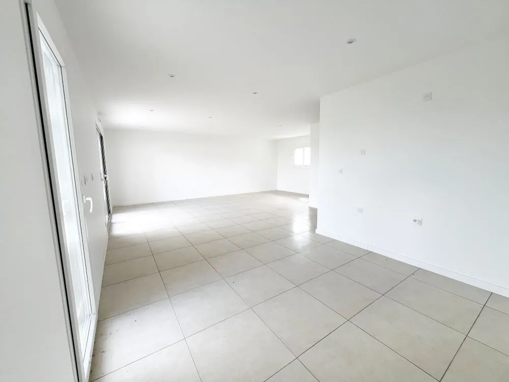 Maison neuve T4 avec jardin et garage à Saint-Beauzire 