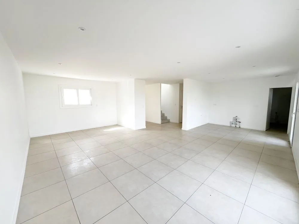 Maison neuve T4 avec jardin et garage à Saint-Beauzire 