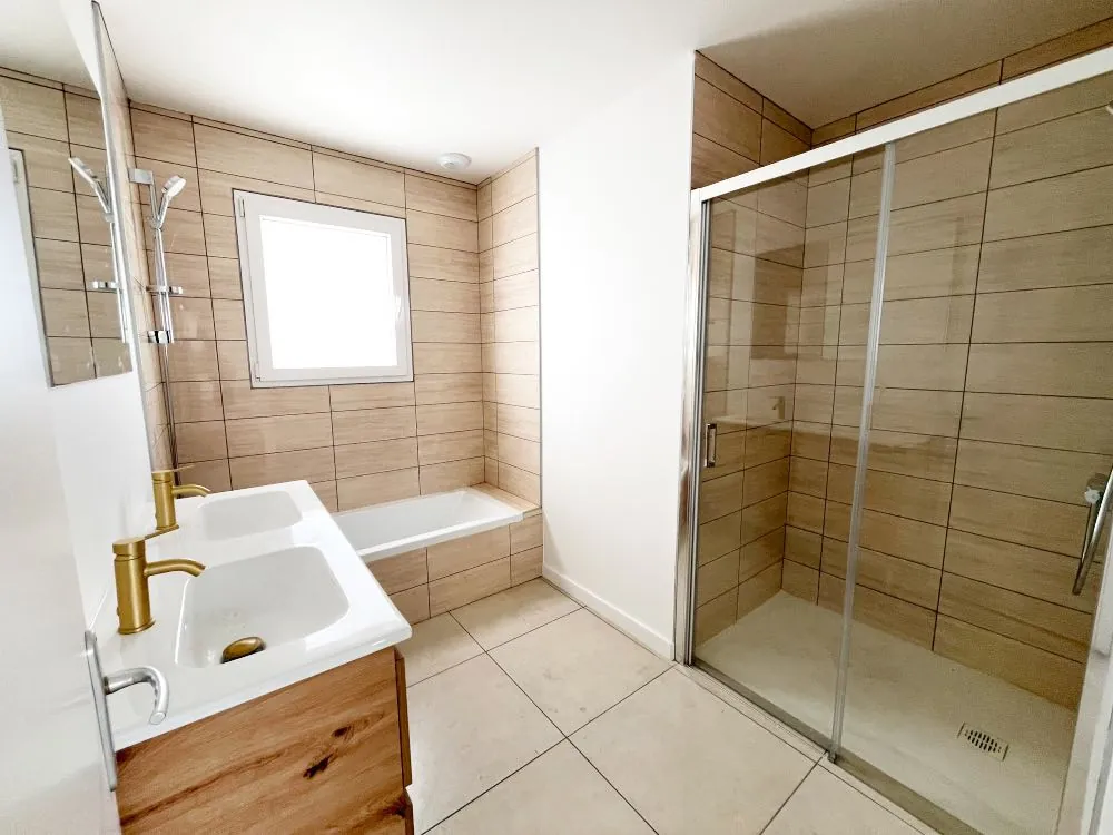 Maison neuve T4 avec jardin et garage à Saint-Beauzire 