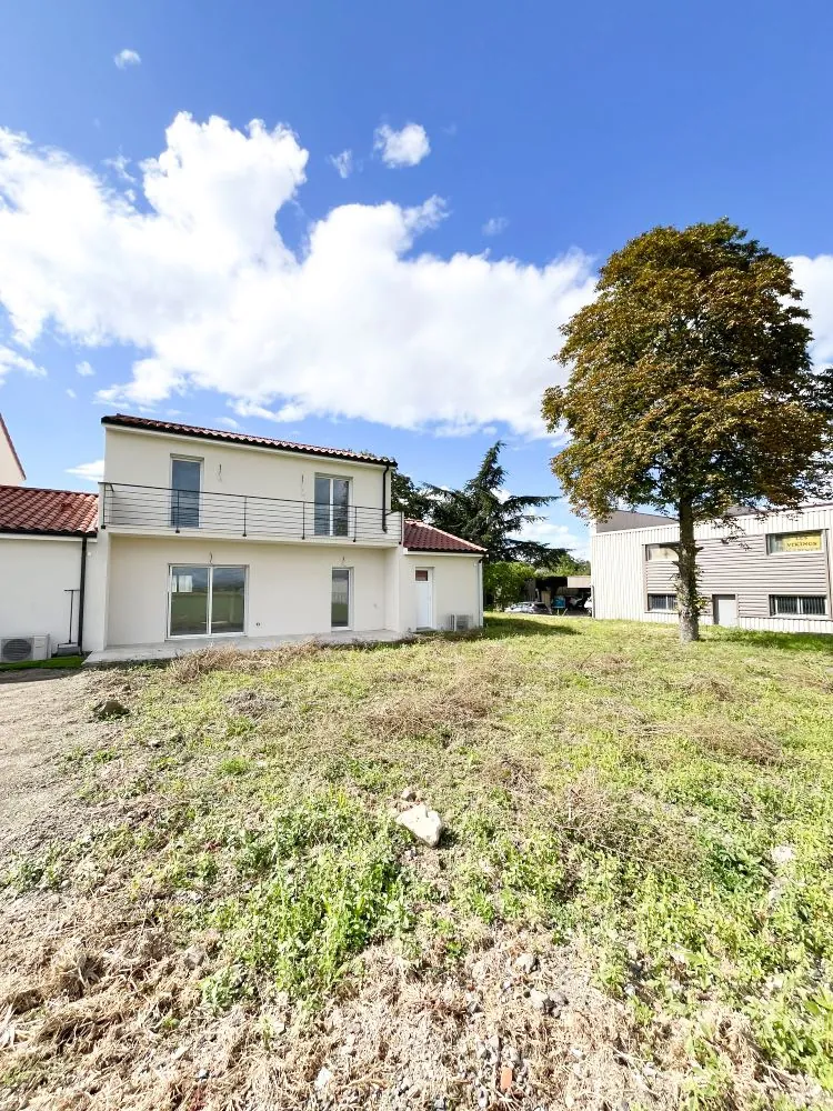 Maison neuve T4 avec jardin et garage à Saint-Beauzire 