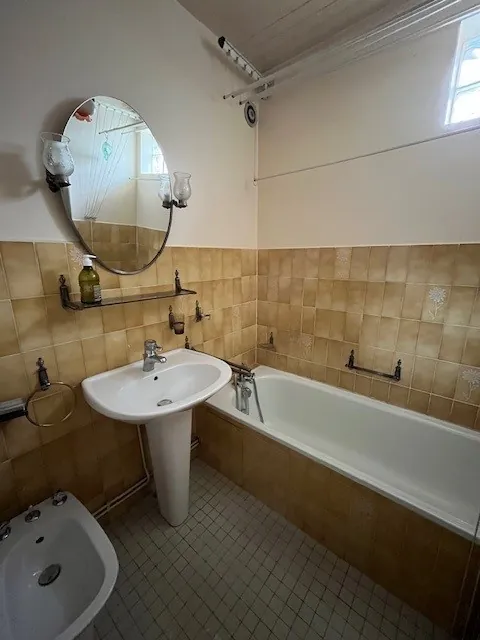 Appartement lumineux de 82 m² à Lyon avec balcon, parking et cave 