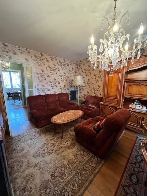 Appartement lumineux de 82 m² à Lyon avec balcon, parking et cave 