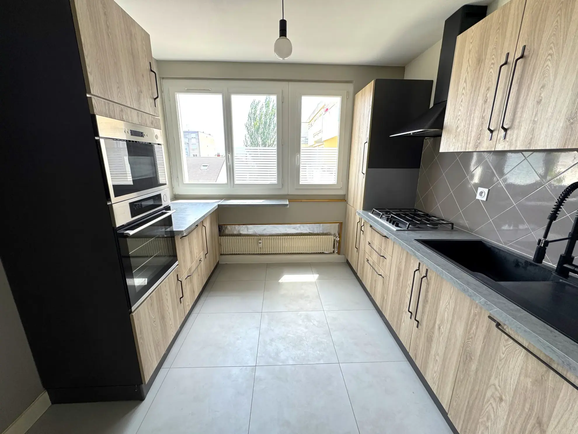 Appartement T4 rénové avec garage et cave à Clermont-Ferrand — Limite Chamalières