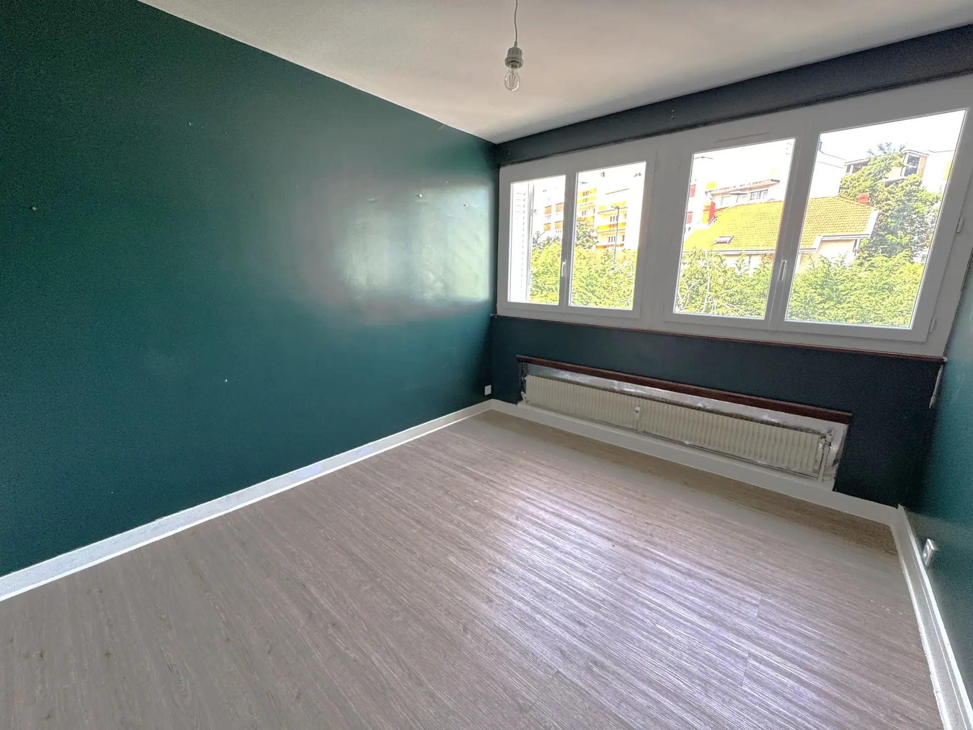 Appartement T4 rénové avec garage et cave à Clermont-Ferrand — Limite Chamalières 