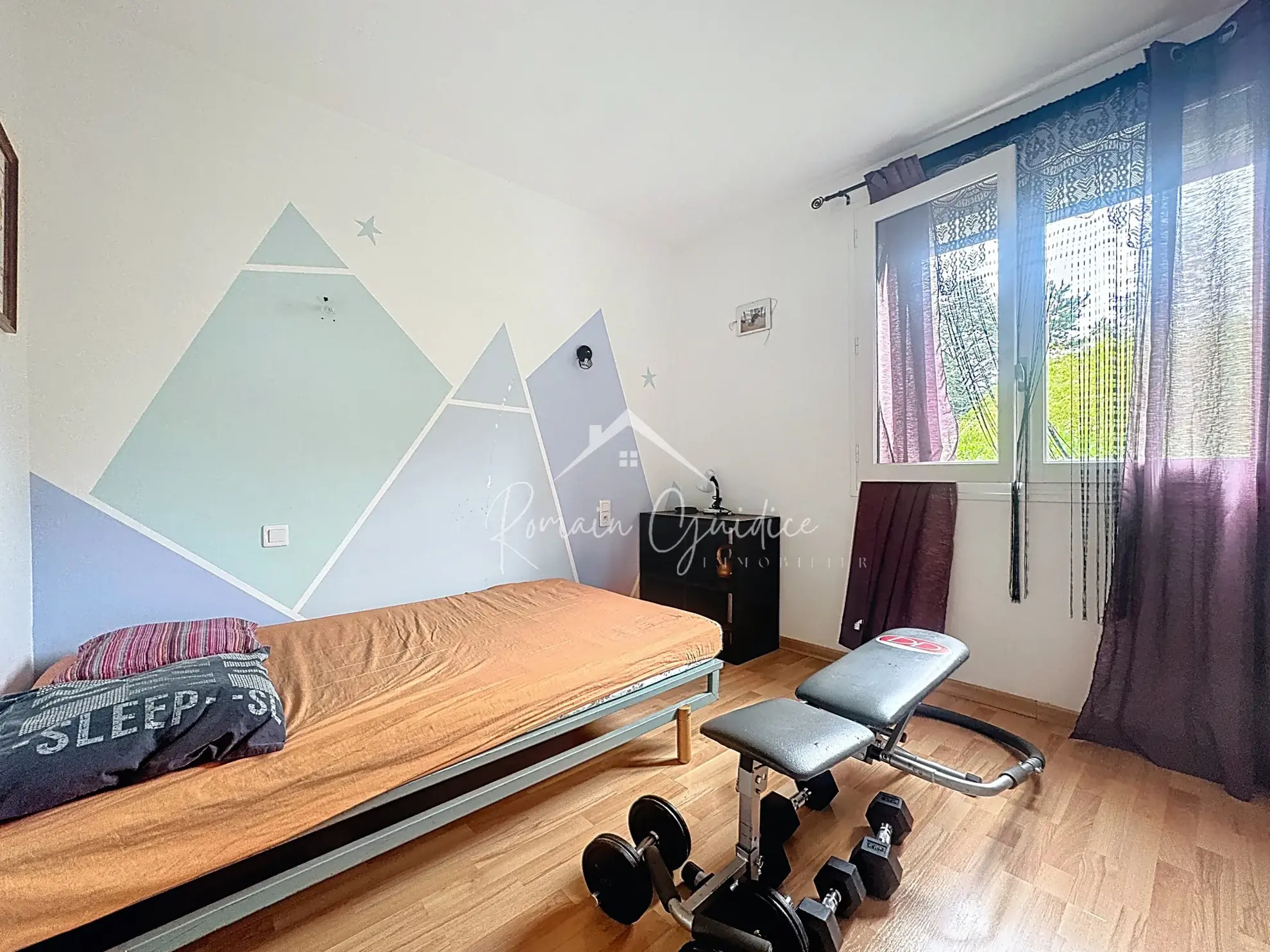 Appartement F4 de 98 m² avec garage, jardin et vue sur Millau 