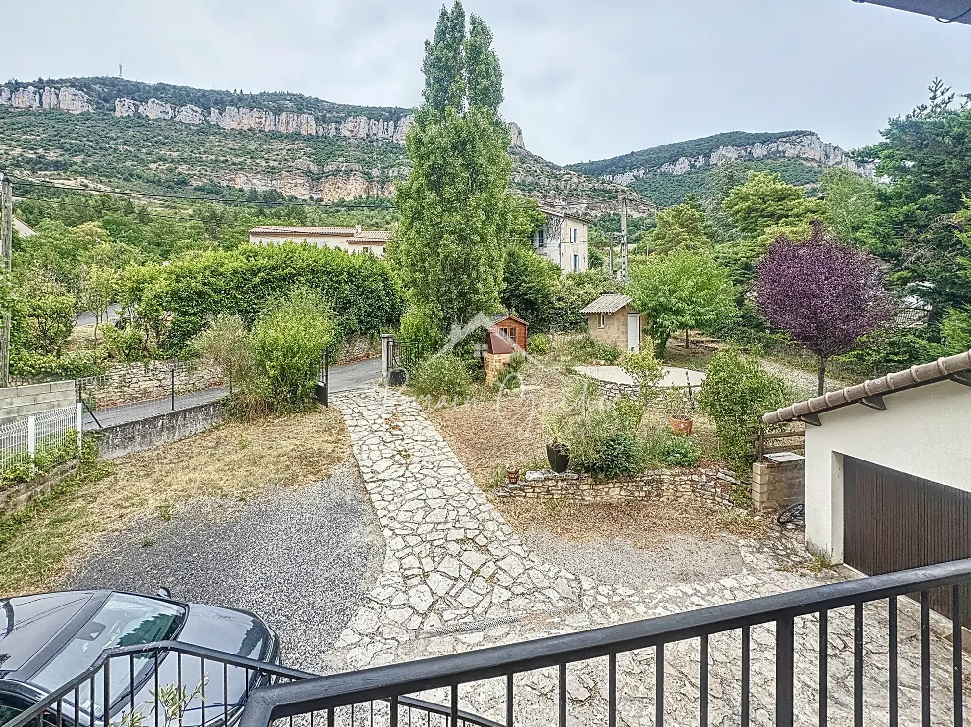 Appartement F4 de 98 m2 avec jardin privatif et garage à Millau 