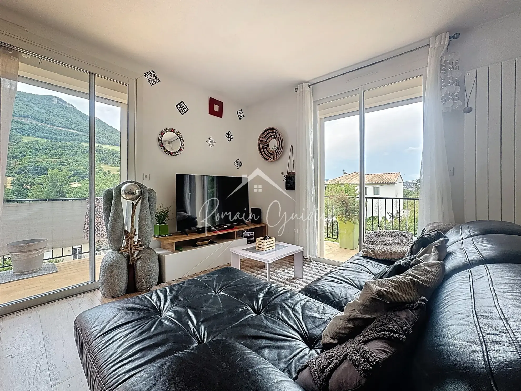 Appartement F4 de 98 m² avec garage, jardin et vue sur Millau 