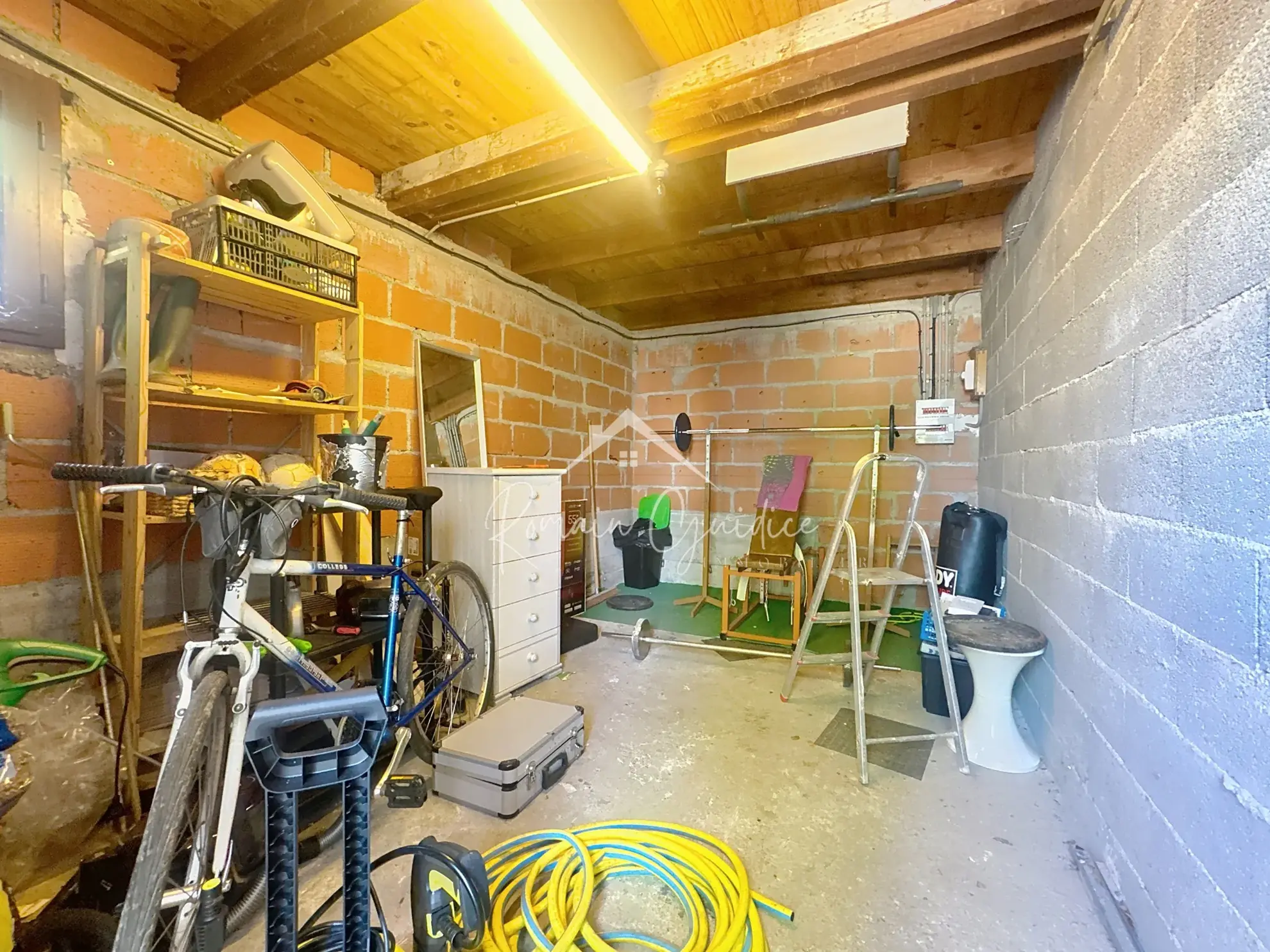 Appartement F4 de 98 m² avec garage, jardin et vue sur Millau 