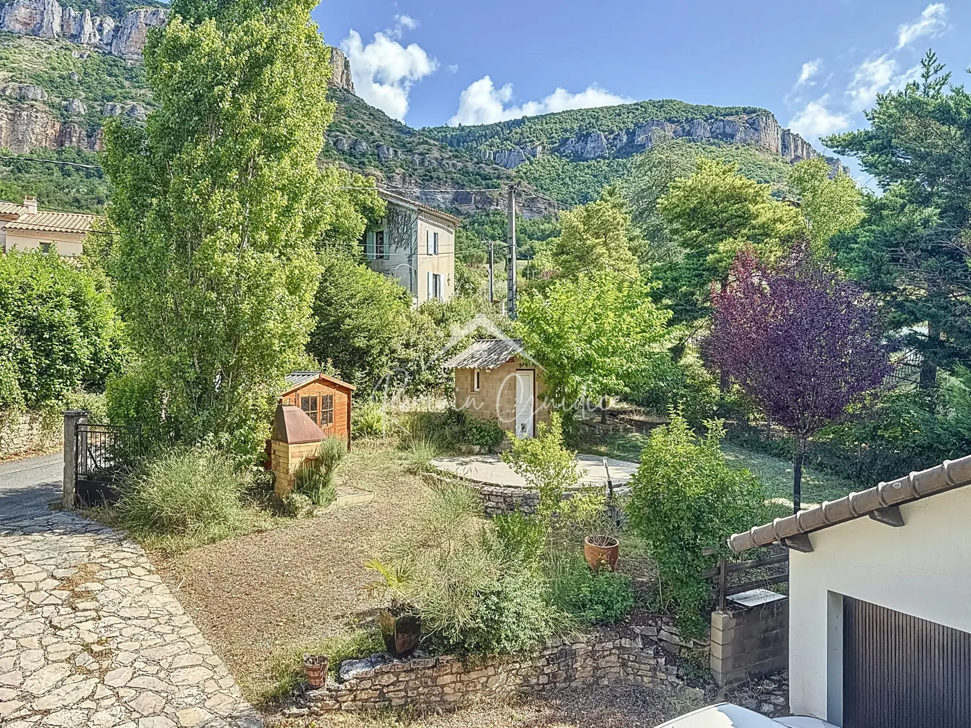 Appartement F4 de 98 m² avec garage, jardin et vue sur Millau 