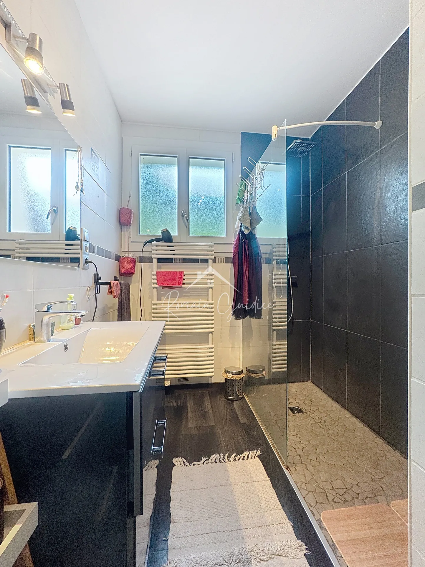 Appartement F4 de 98 m² avec garage, jardin et vue sur Millau 