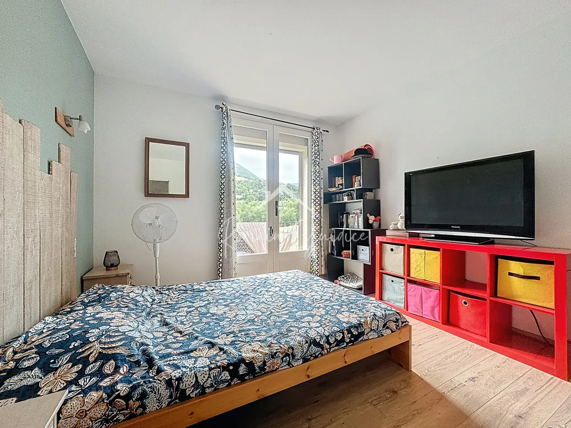 Appartement F4 de 98 m² avec garage, jardin et vue sur Millau 