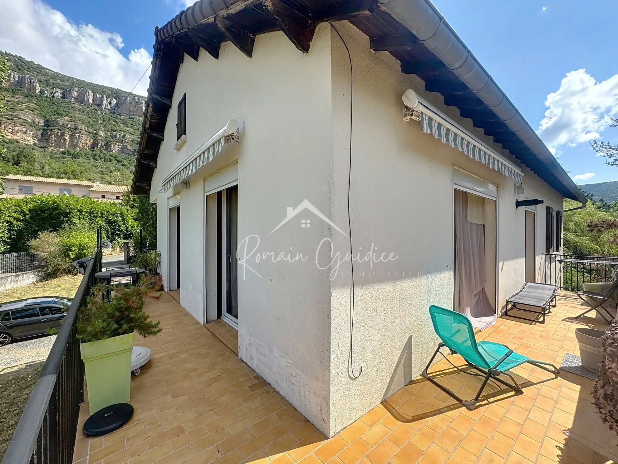 Appartement F4 de 98 m² avec garage, jardin et vue sur Millau 