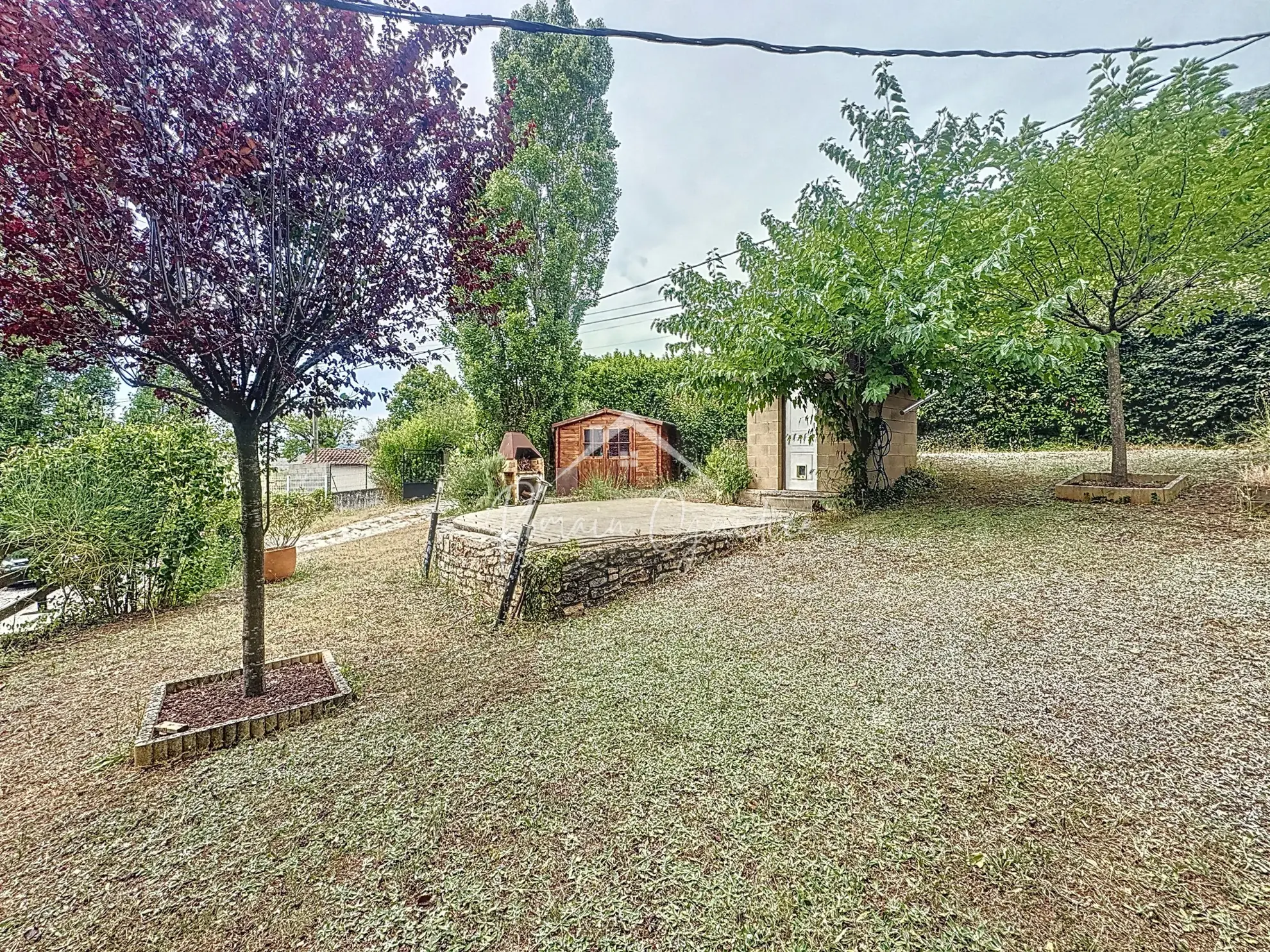 Appartement F4 de 98 m2 avec jardin privatif et garage à Millau 