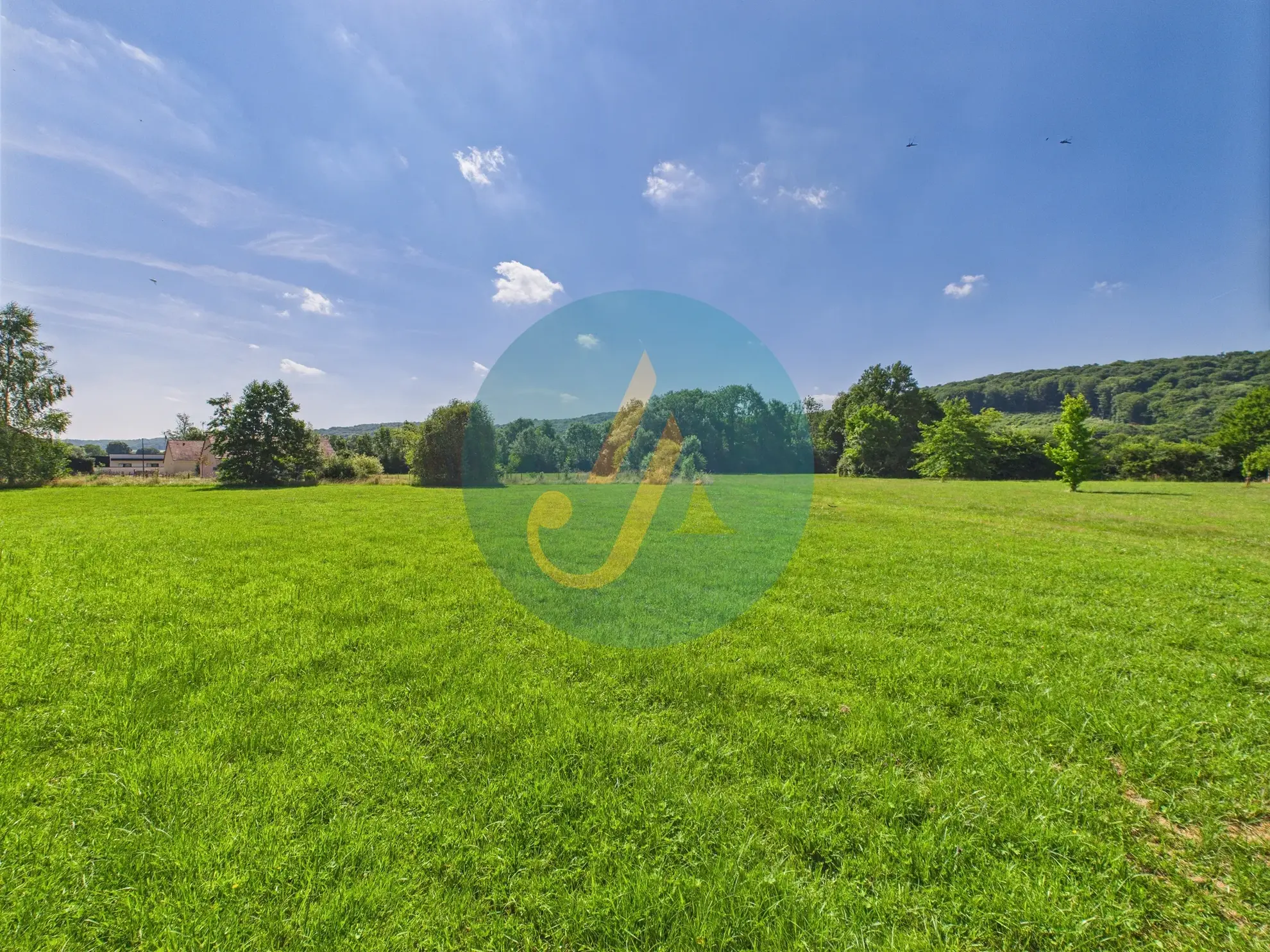 Maison d’architecte avec grand terrain à Sichamps, proche de Nevers, idéal pour nature et tranquillité 
