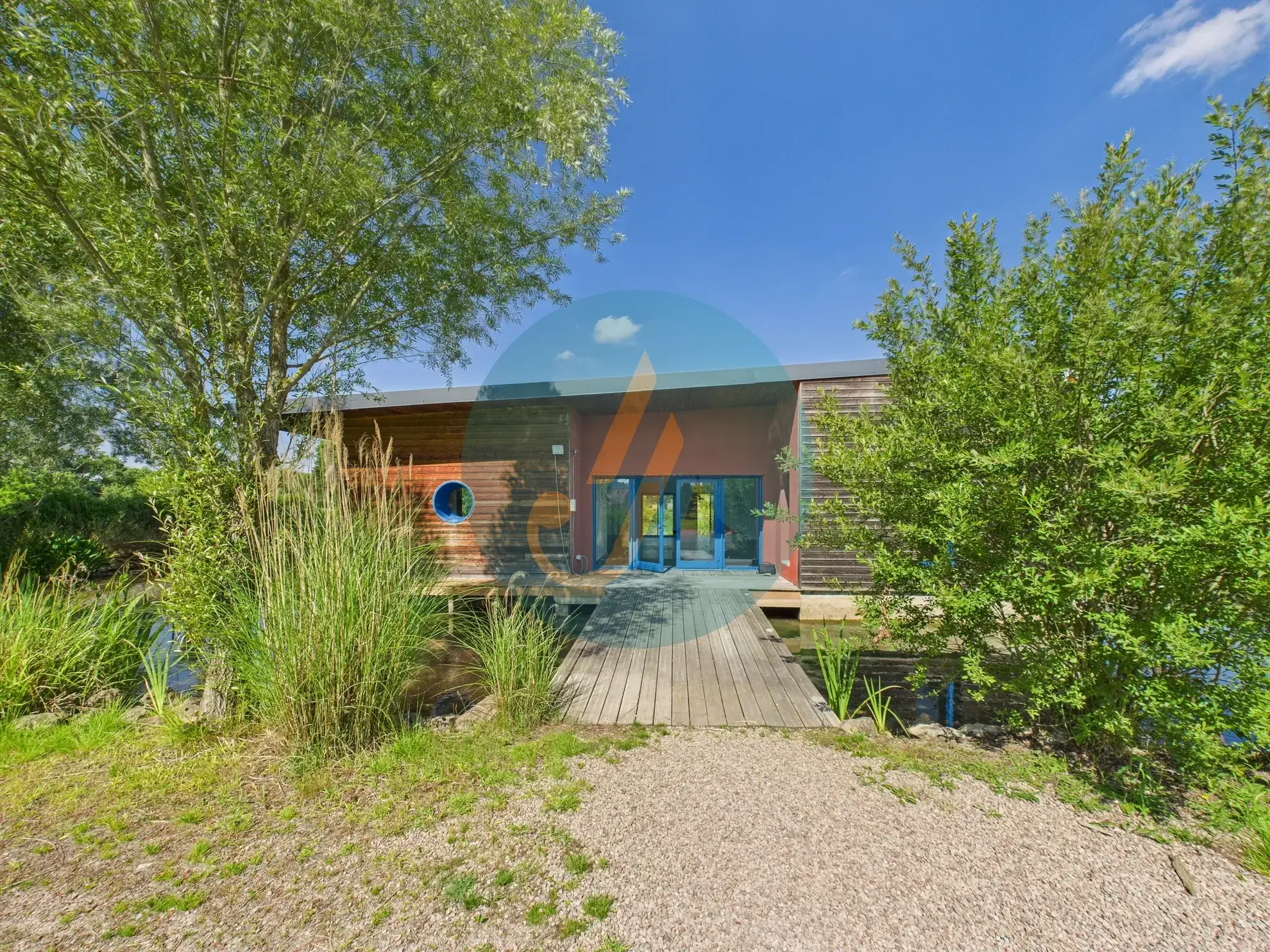 Maison d’architecte avec grand terrain à Sichamps, proche de Nevers, idéal pour nature et tranquillité