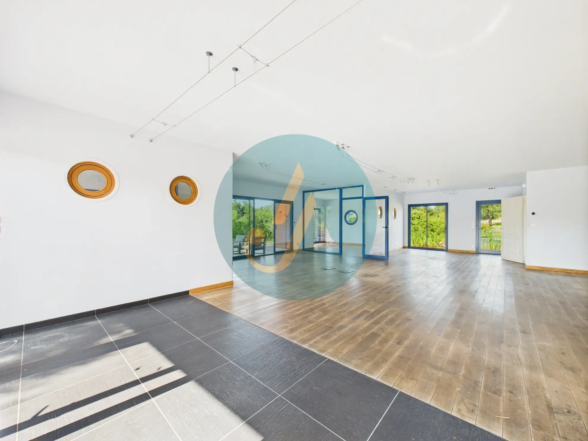 Maison d’architecte avec grand terrain à Sichamps, proche de Nevers, idéal pour nature et tranquillité 