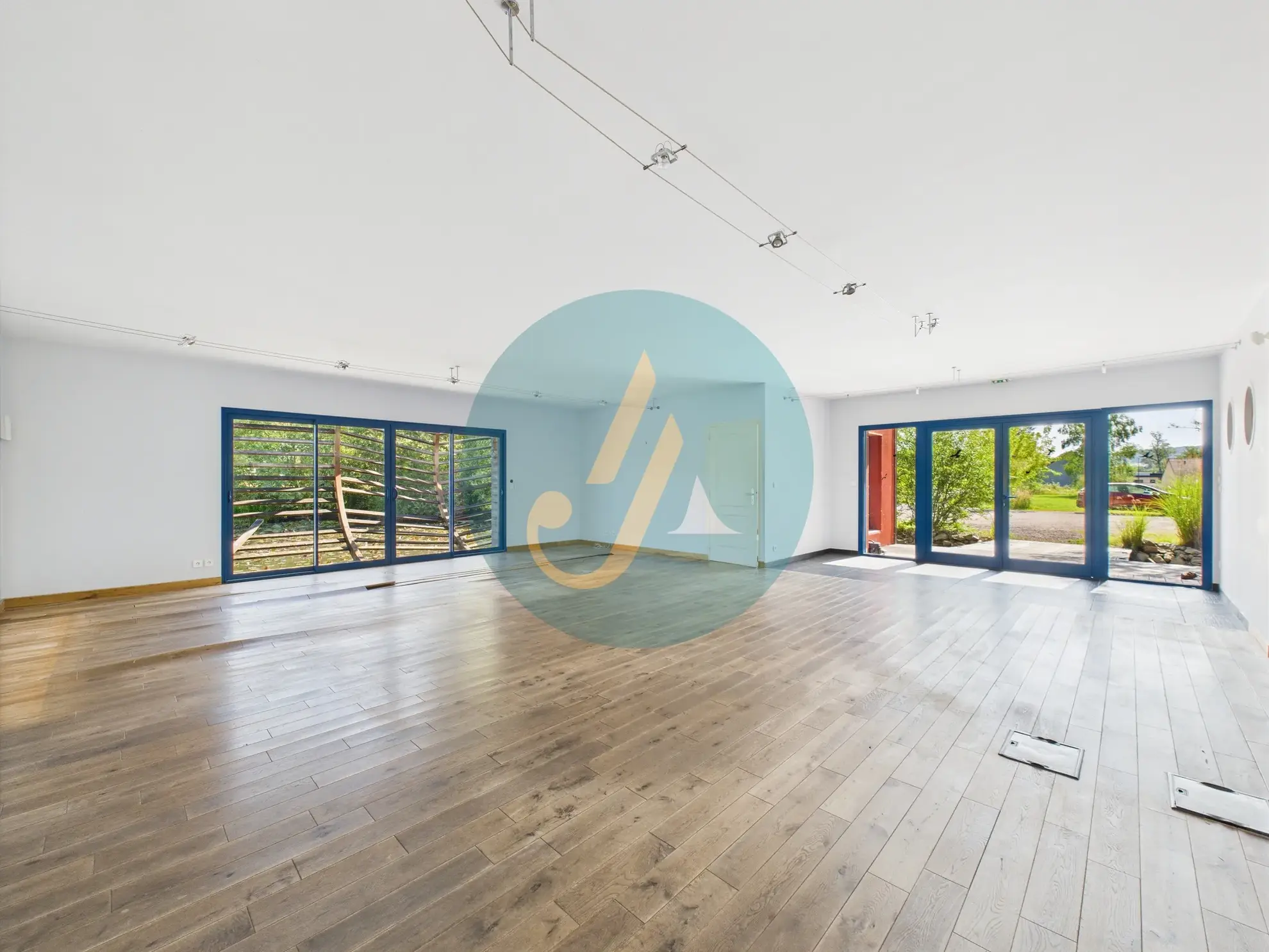 Maison d’architecte avec grand terrain à Sichamps, proche de Nevers, idéal pour nature et tranquillité 