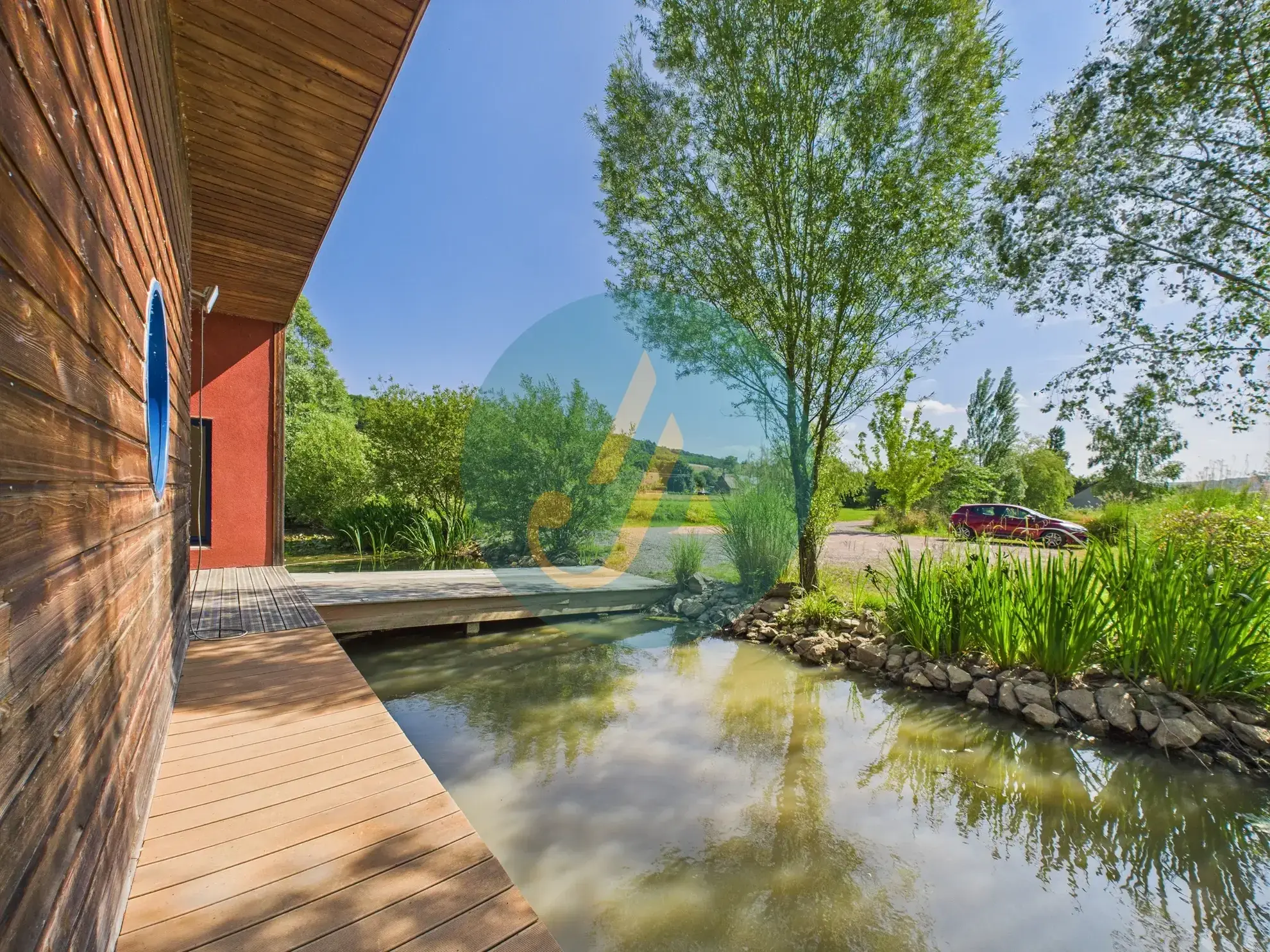 Maison d’architecte avec grand terrain à Sichamps, proche de Nevers, idéal pour nature et tranquillité 