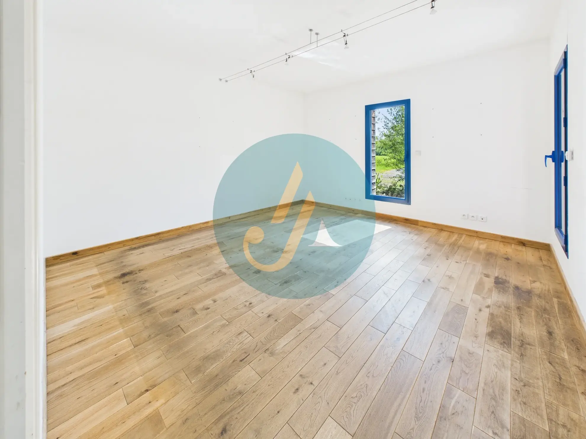 Maison d’architecte avec grand terrain à Sichamps, proche de Nevers, idéal pour nature et tranquillité 