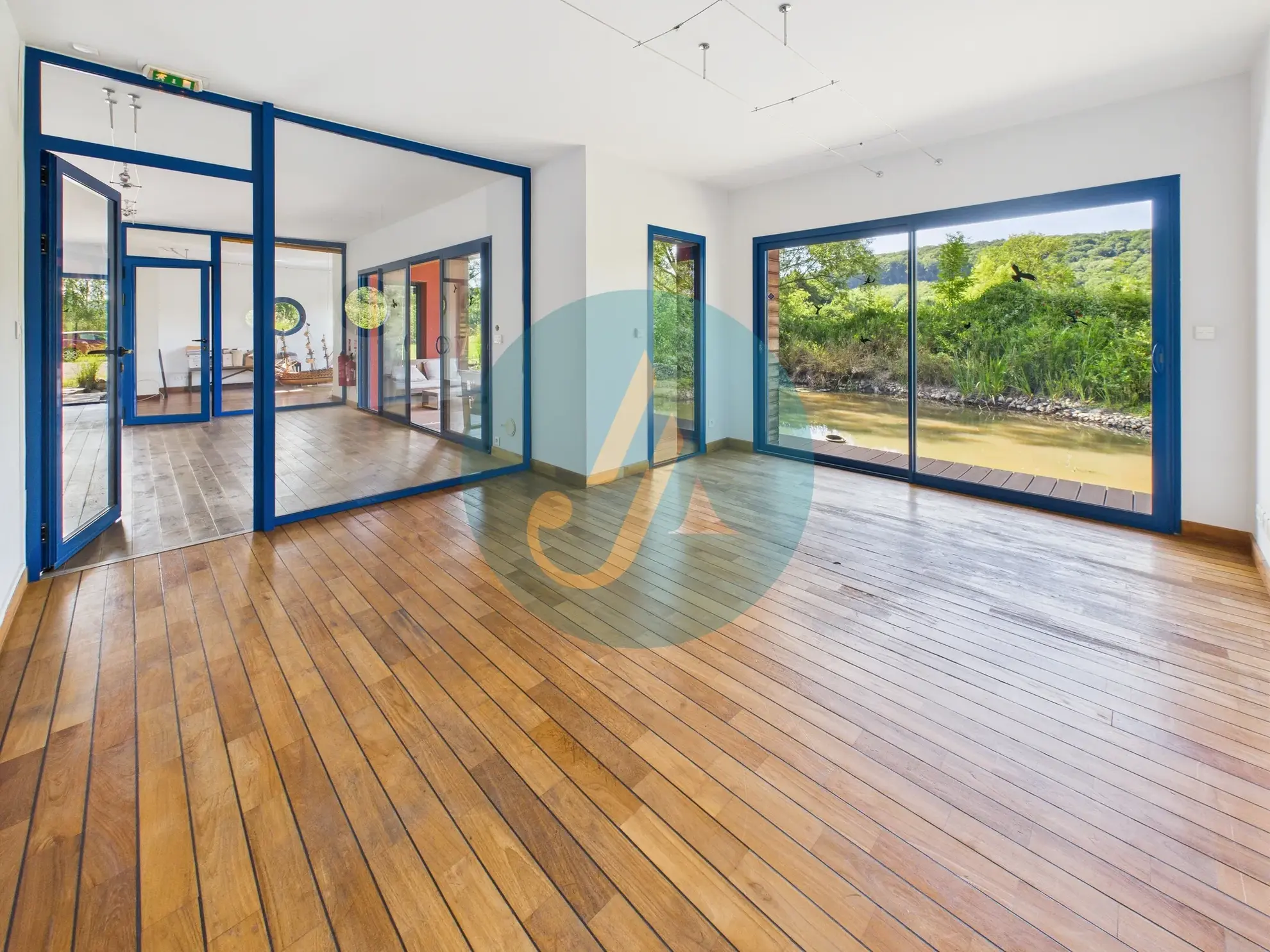 Maison d’architecte avec grand terrain à Sichamps, proche de Nevers, idéal pour nature et tranquillité 