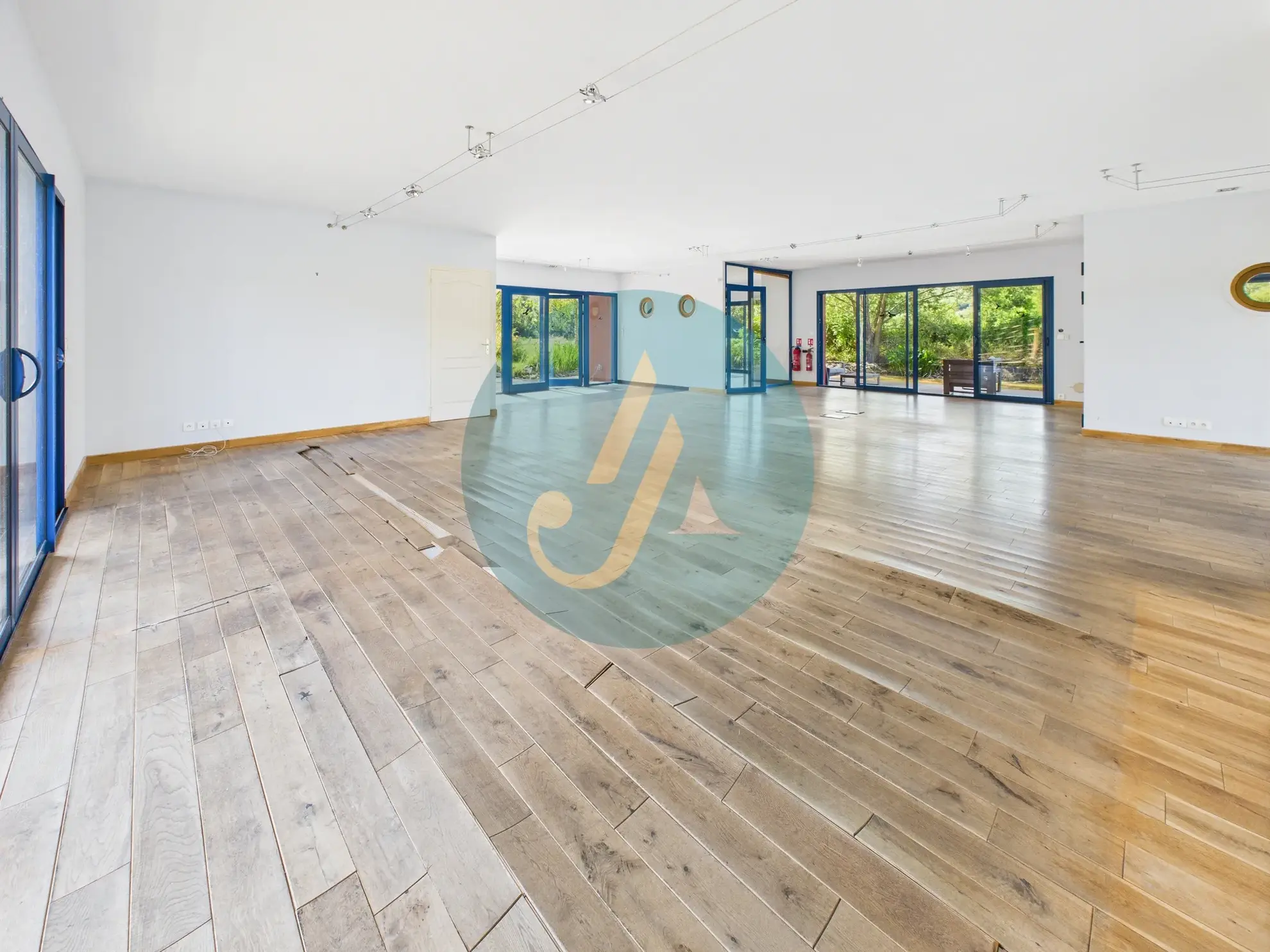 Maison d’architecte avec grand terrain à Sichamps, proche de Nevers, idéal pour nature et tranquillité 