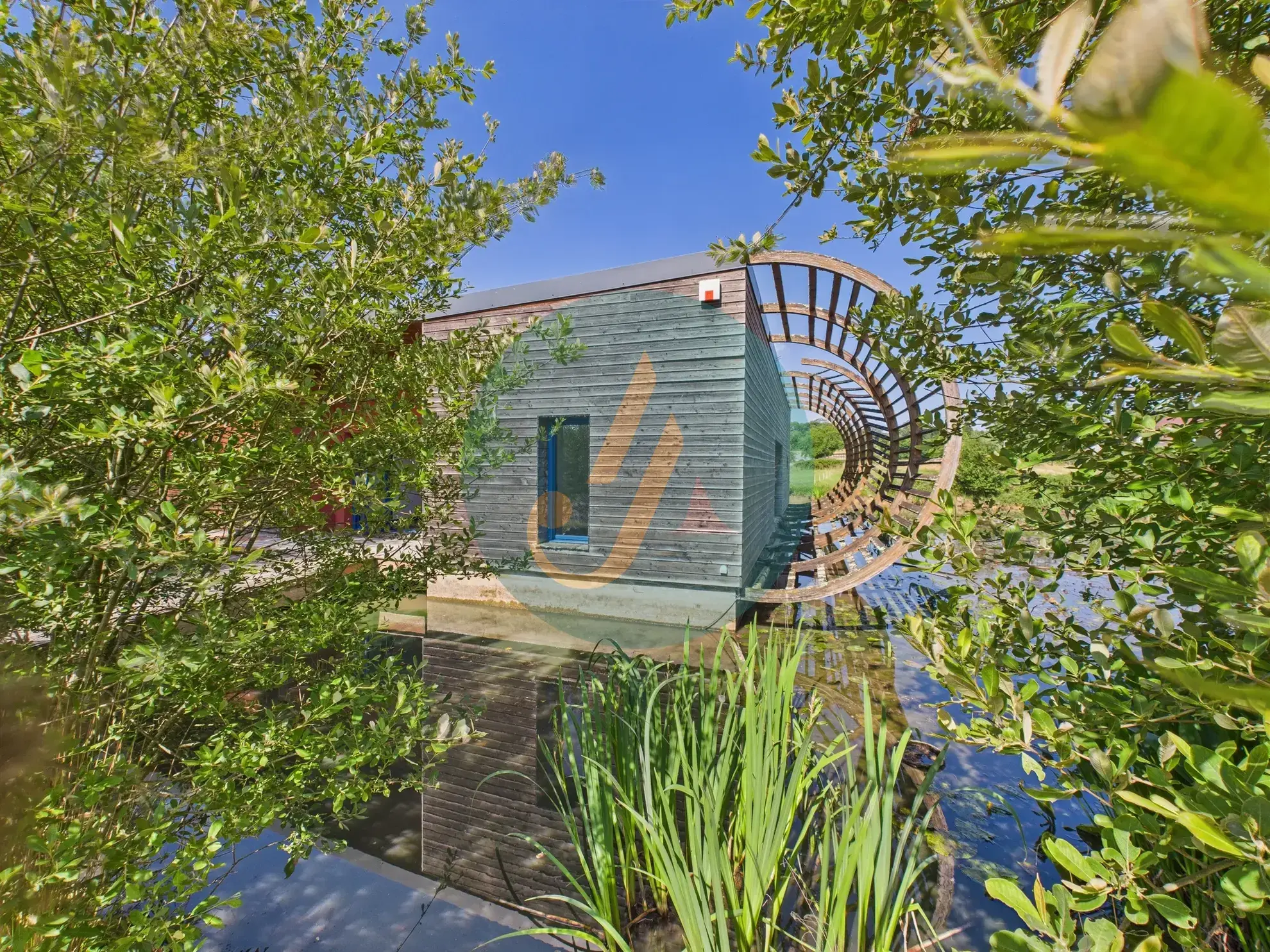 Maison d’architecte avec grand terrain à Sichamps, proche de Nevers, idéal pour nature et tranquillité 