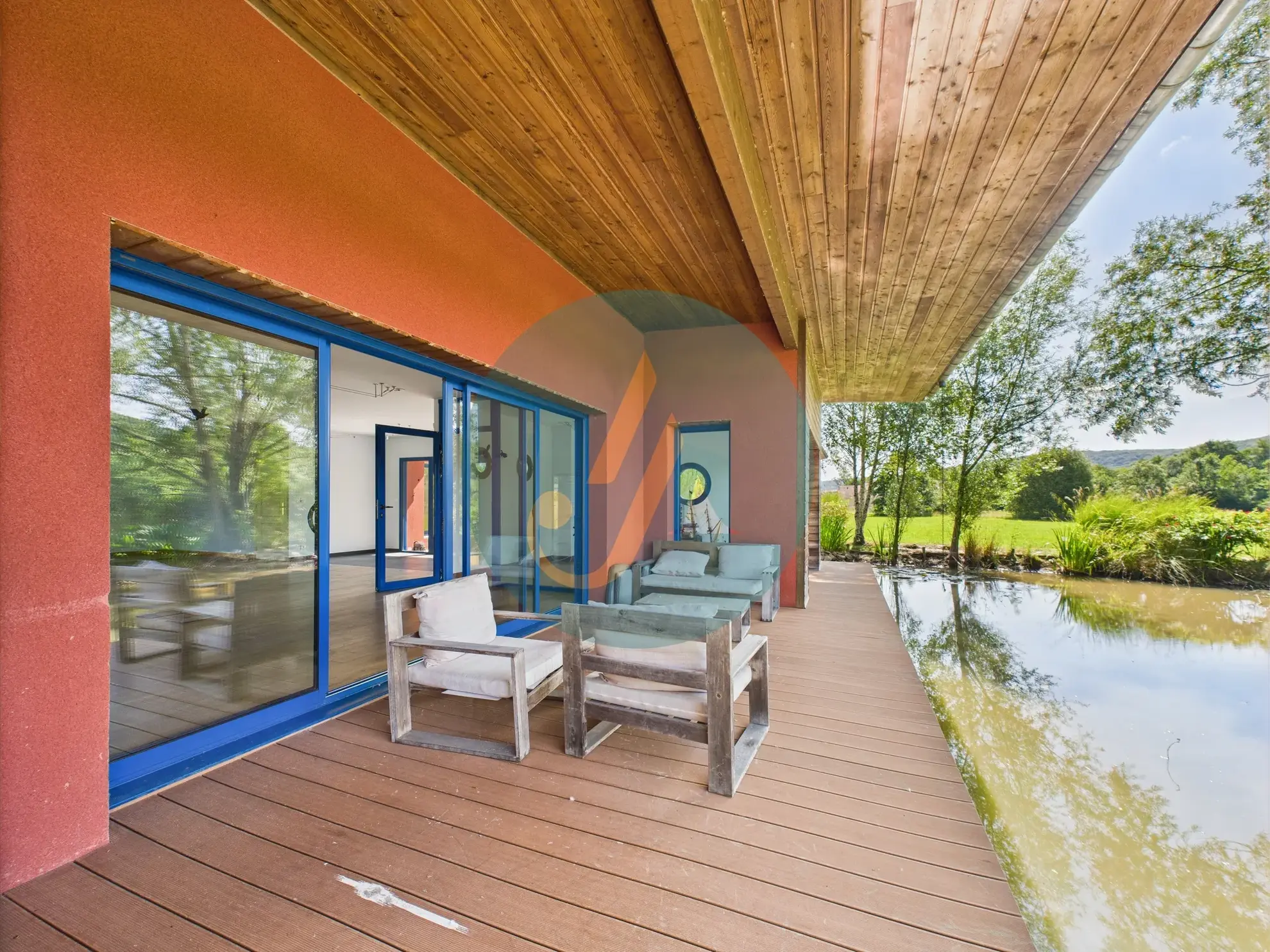 Maison d’architecte avec grand terrain à Sichamps, proche de Nevers, idéal pour nature et tranquillité 