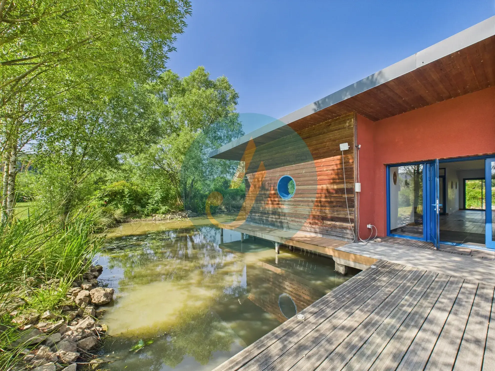 Maison d’architecte avec grand terrain à Sichamps, proche de Nevers, idéal pour nature et tranquillité 