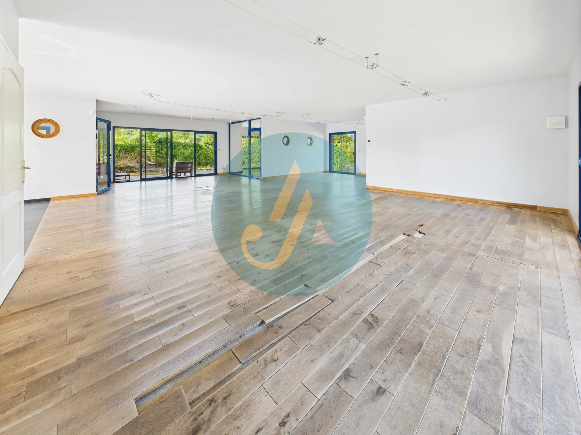 Maison d’architecte avec grand terrain à Sichamps, proche de Nevers, idéal pour nature et tranquillité 