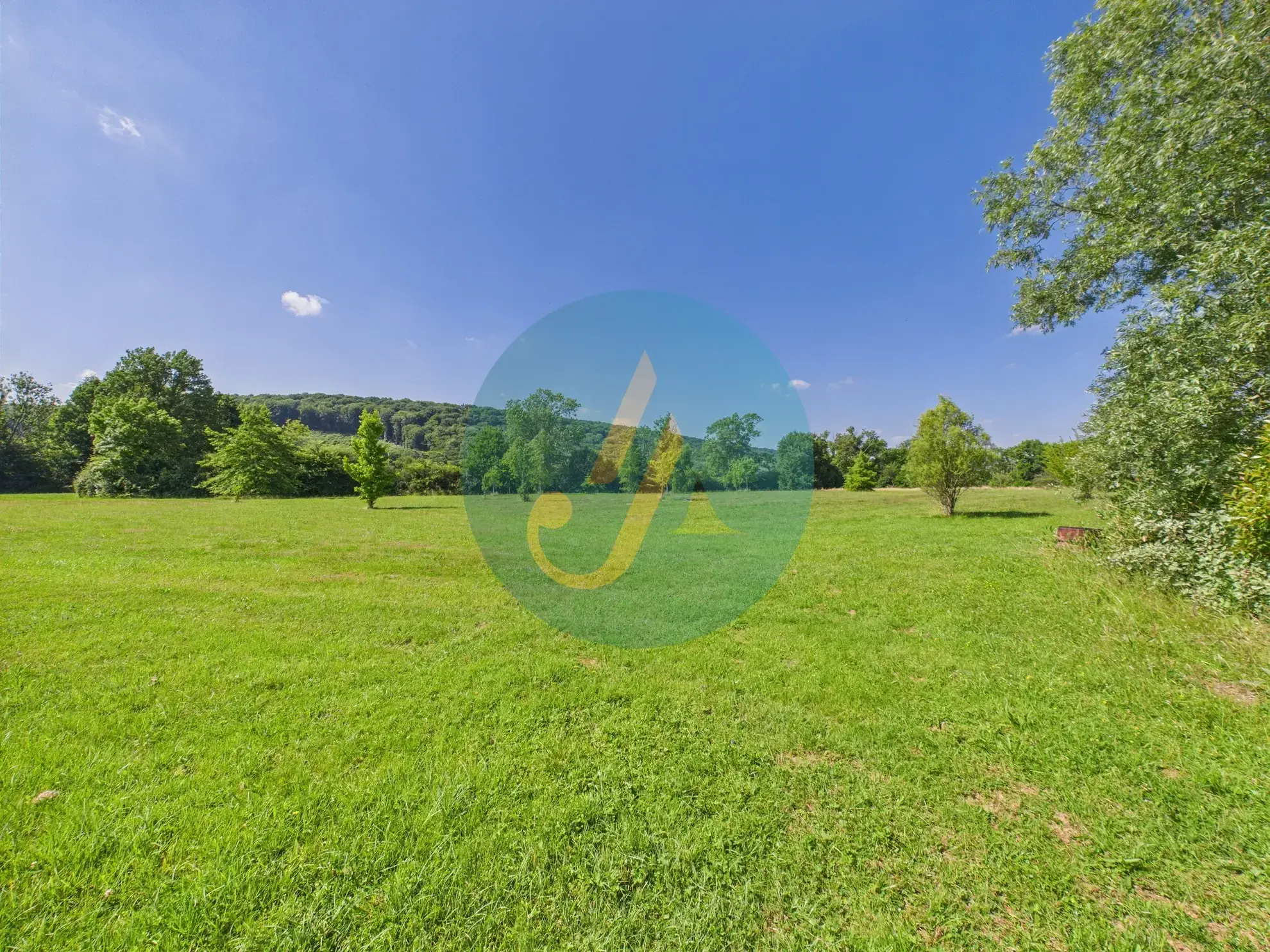 Maison d’architecte avec grand terrain à Sichamps, proche de Nevers, idéal pour nature et tranquillité 