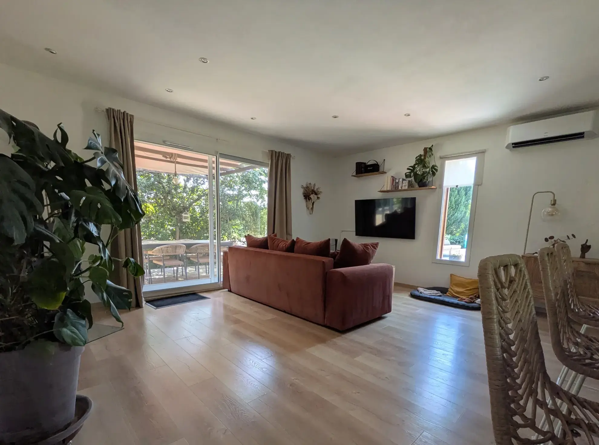 Maison en bois avec piscine, jardin et terrasse près de Gaillac 
