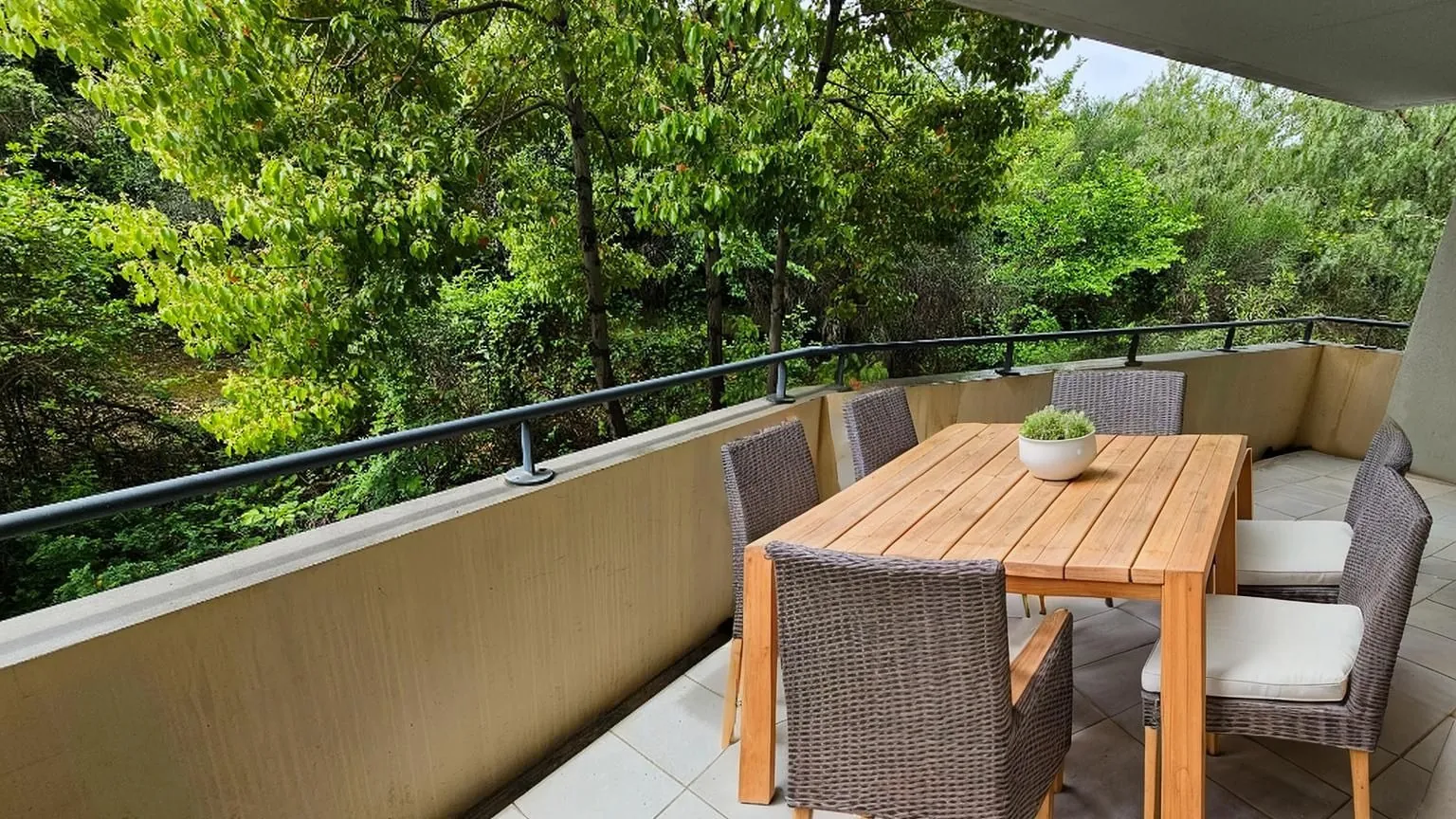 Appartement T3 avec terrasse à Montpellier - 66 m², parking privé et vue parc