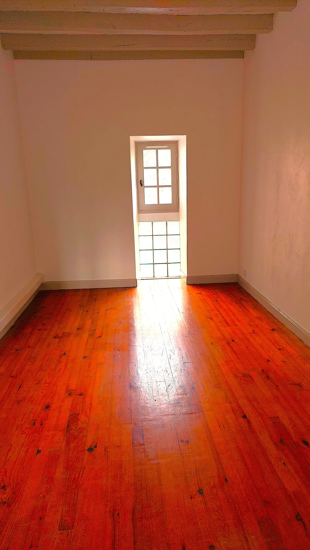 Appartement T4 en Duplex à Bardos – Investissement idéal, 92 m² avec cave et balcon, proche commodités 