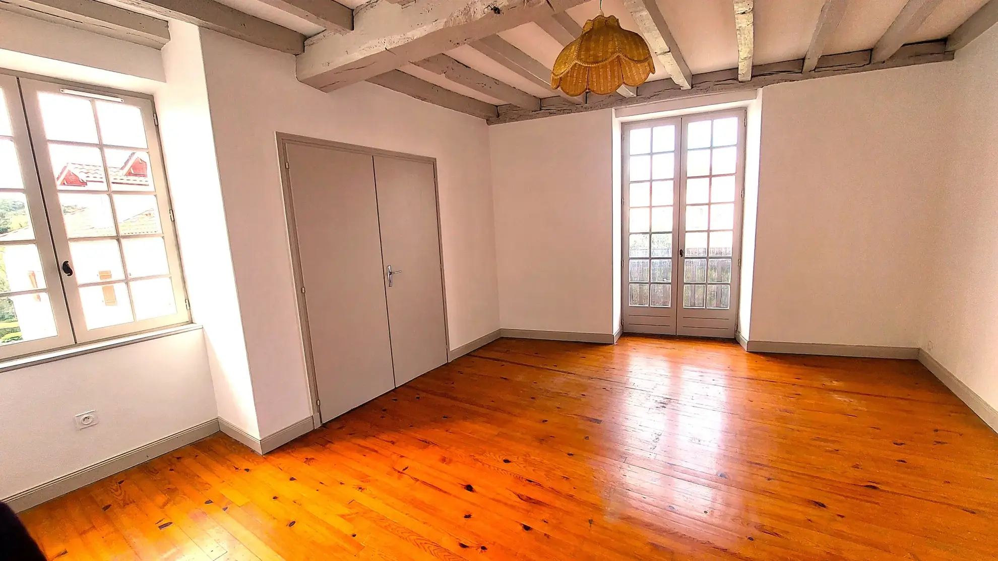 Appartement T4 en Duplex à Bardos – Investissement idéal, 92 m² avec cave et balcon, proche commodités 
