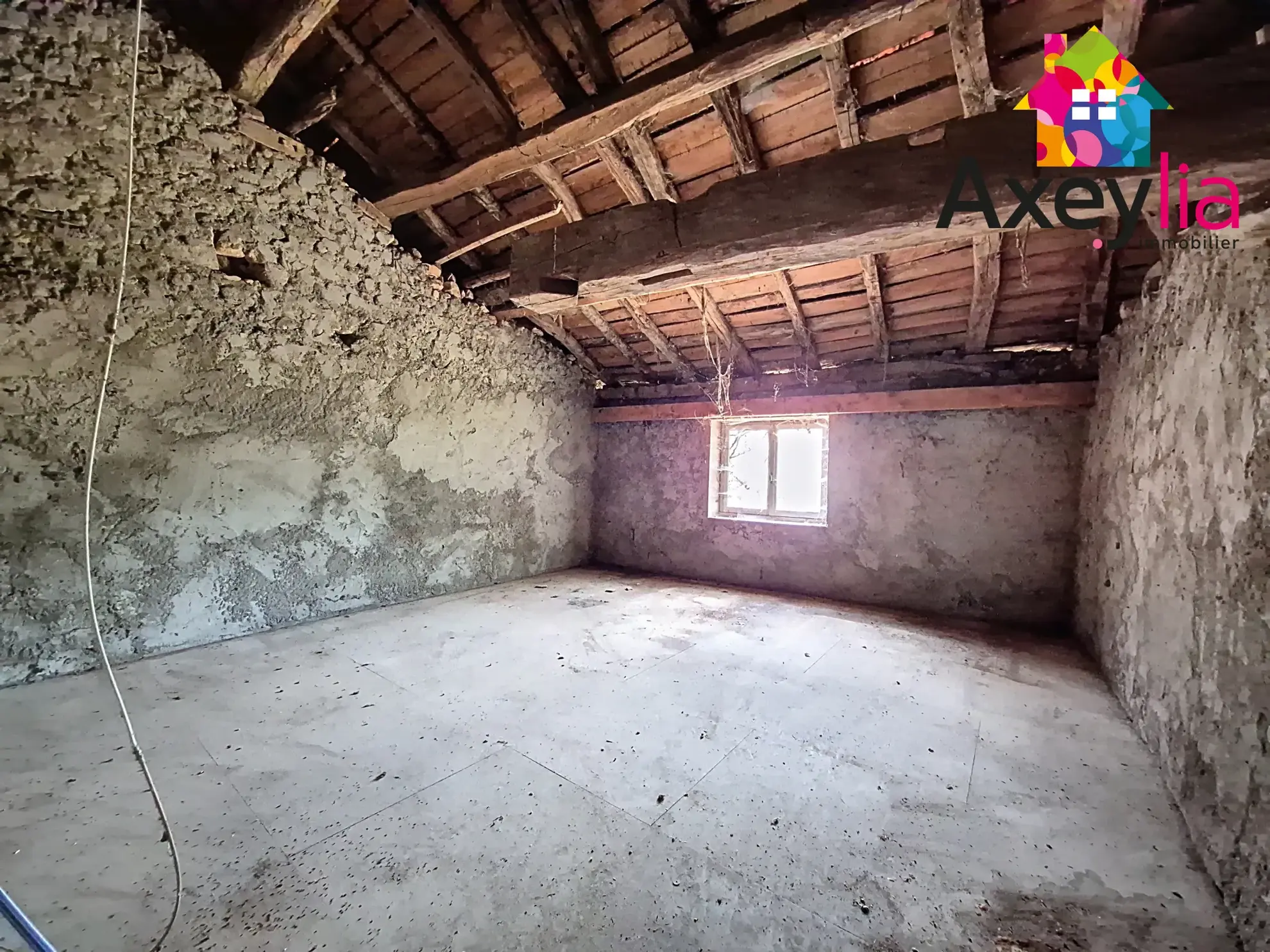 Ferme en pierre à restaurer à Ecoché près de Chauffailles - Terrain et dépendances 